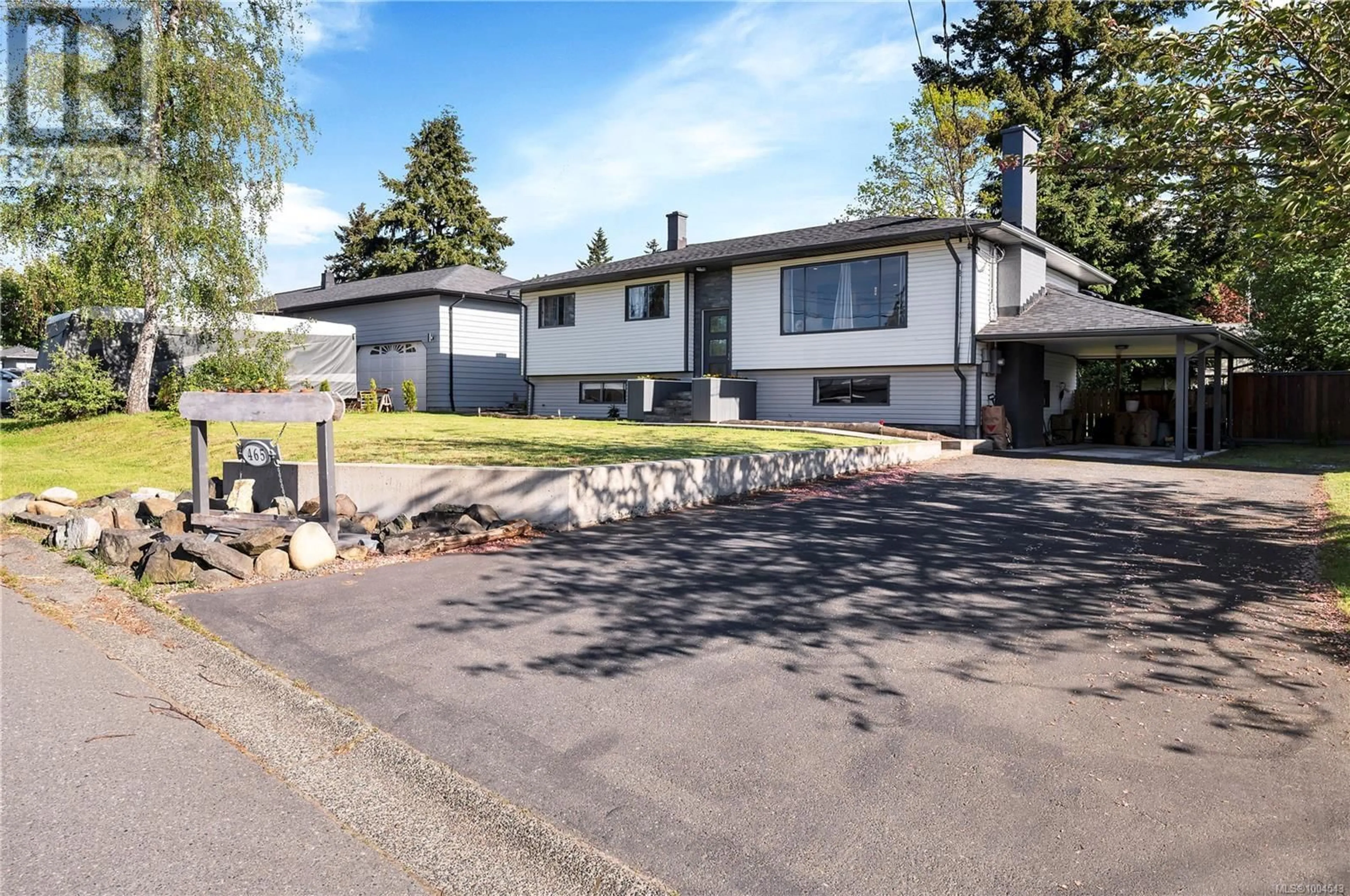 Home with vinyl exterior material, street for 465 ELIZABETH ROAD, Campbell River British Columbia V9W3R4