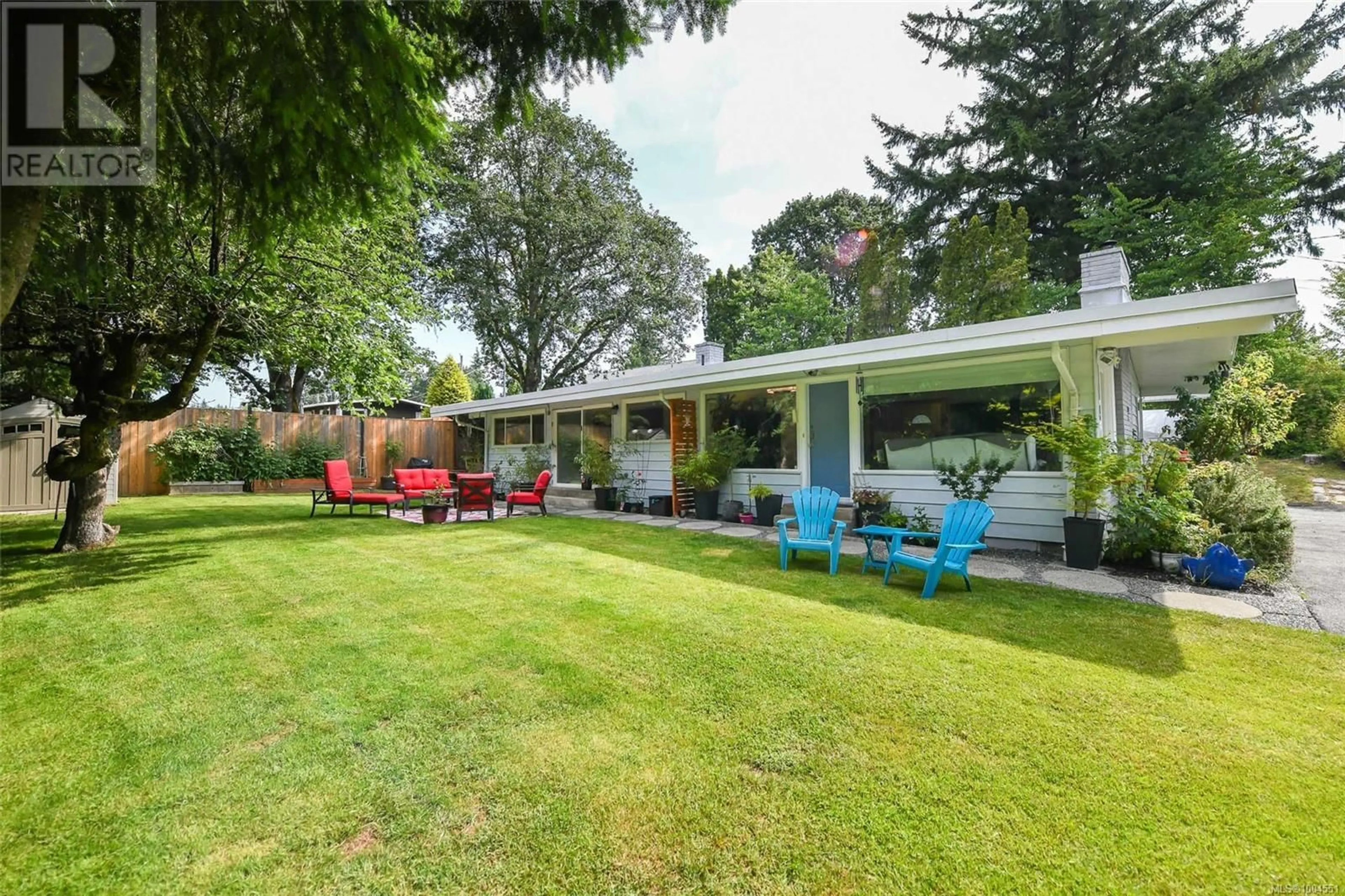 Patio, street for 4740 ISLAND HIGHWAY NORTH, Courtenay British Columbia V9N5Y7