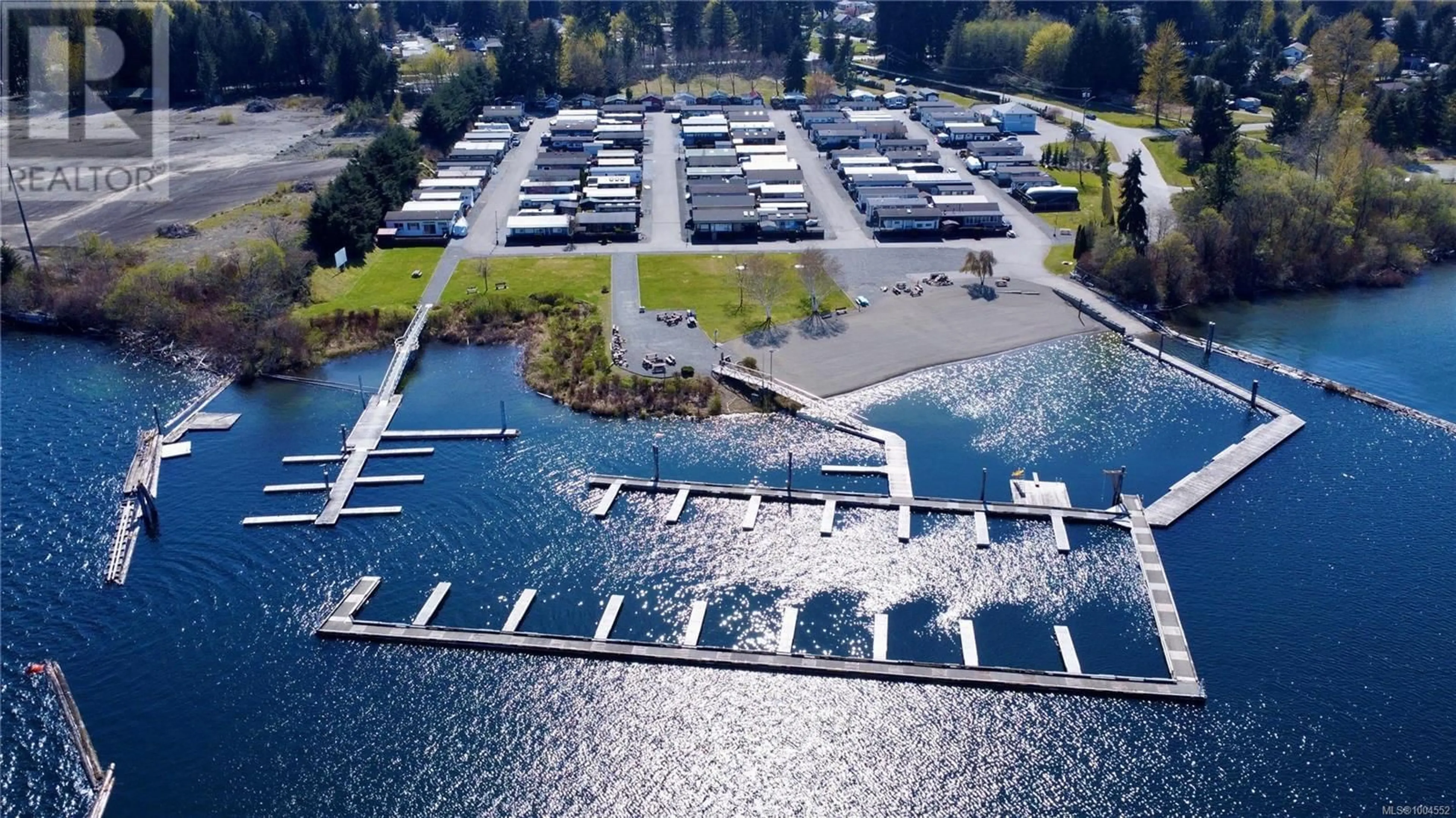 A pic from outside/outdoor area/front of a property/back of a property/a pic from drone, water/lake/river/ocean view for 4 - 6855 PARK AVENUE, Honeymoon Bay British Columbia V0R1Y0
