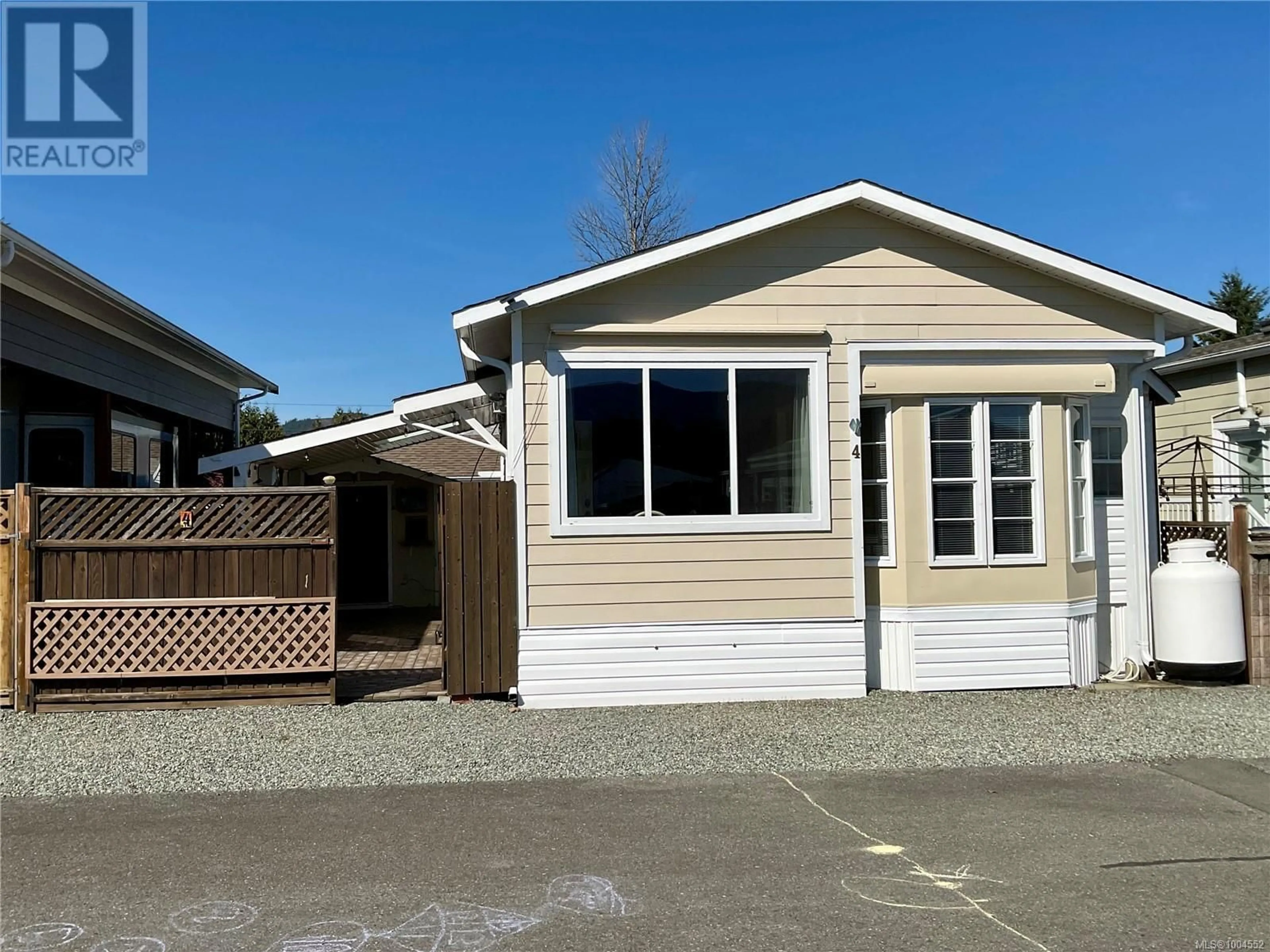 Home with vinyl exterior material, street for 4 - 6855 PARK AVENUE, Honeymoon Bay British Columbia V0R1Y0