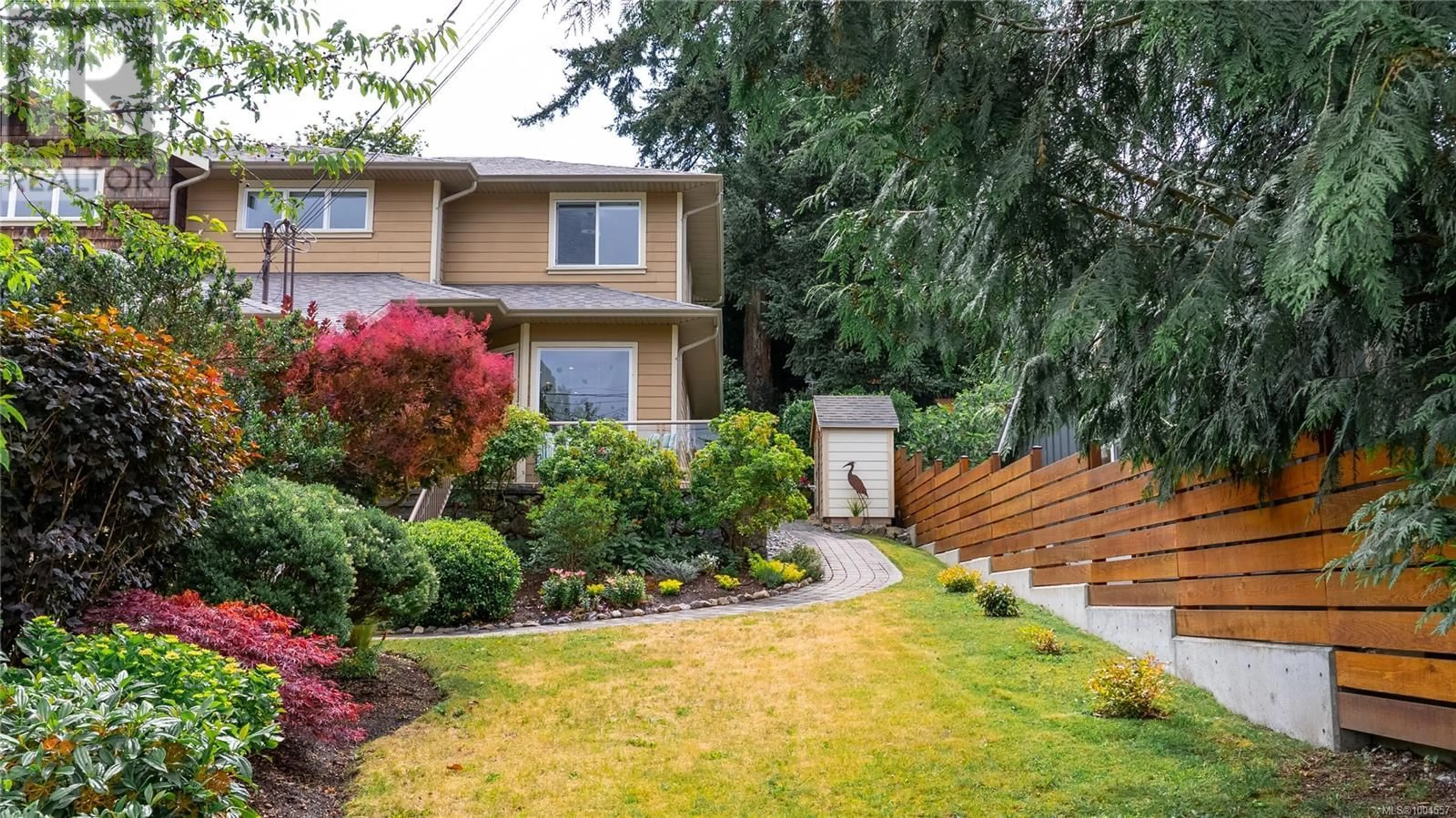 Home with vinyl exterior material, street for 1075 PRIMROSE ROAD, Saanich British Columbia V8Z4S6