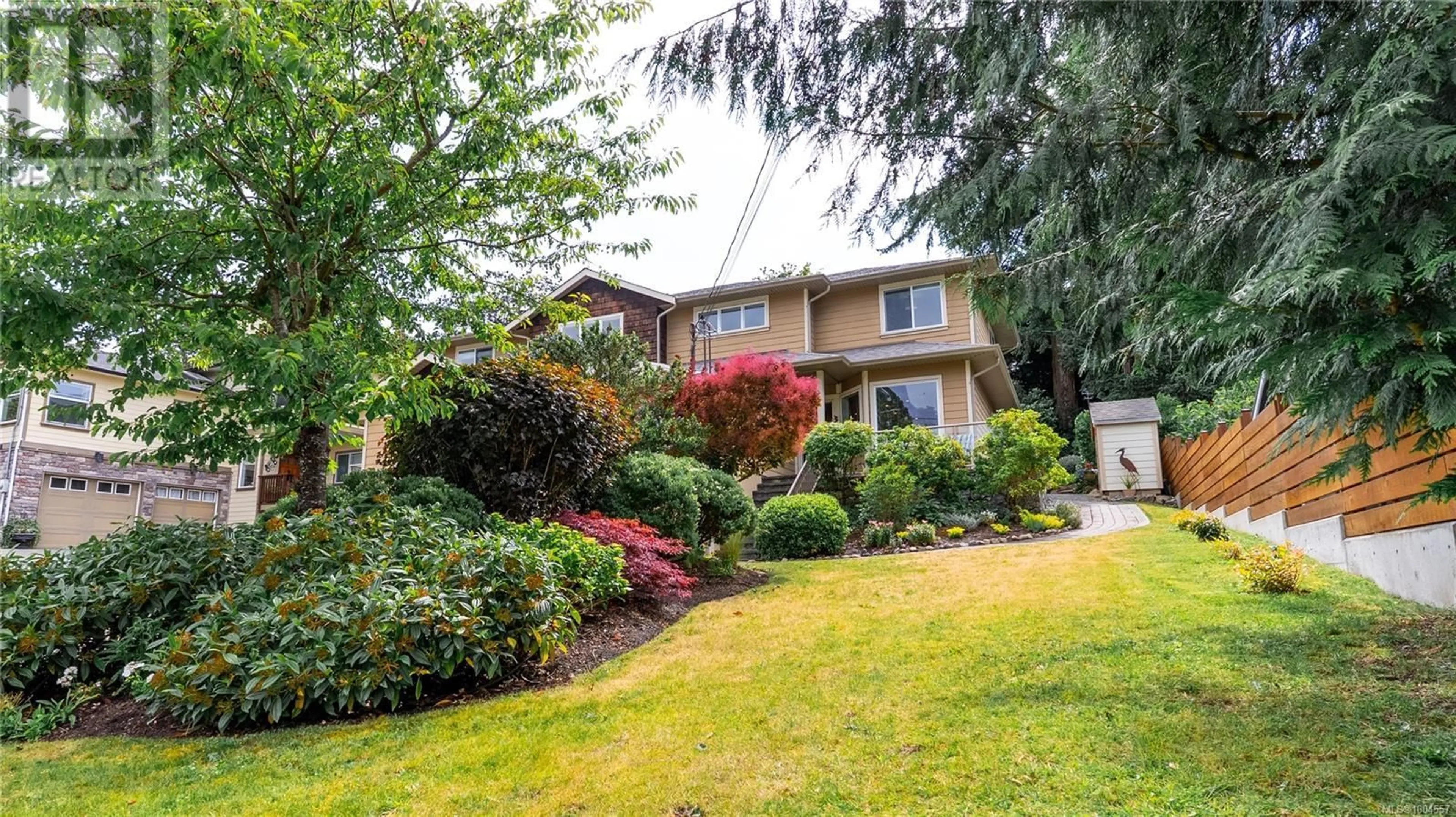 Home with vinyl exterior material, street for 1075 PRIMROSE ROAD, Saanich British Columbia V8Z4S6
