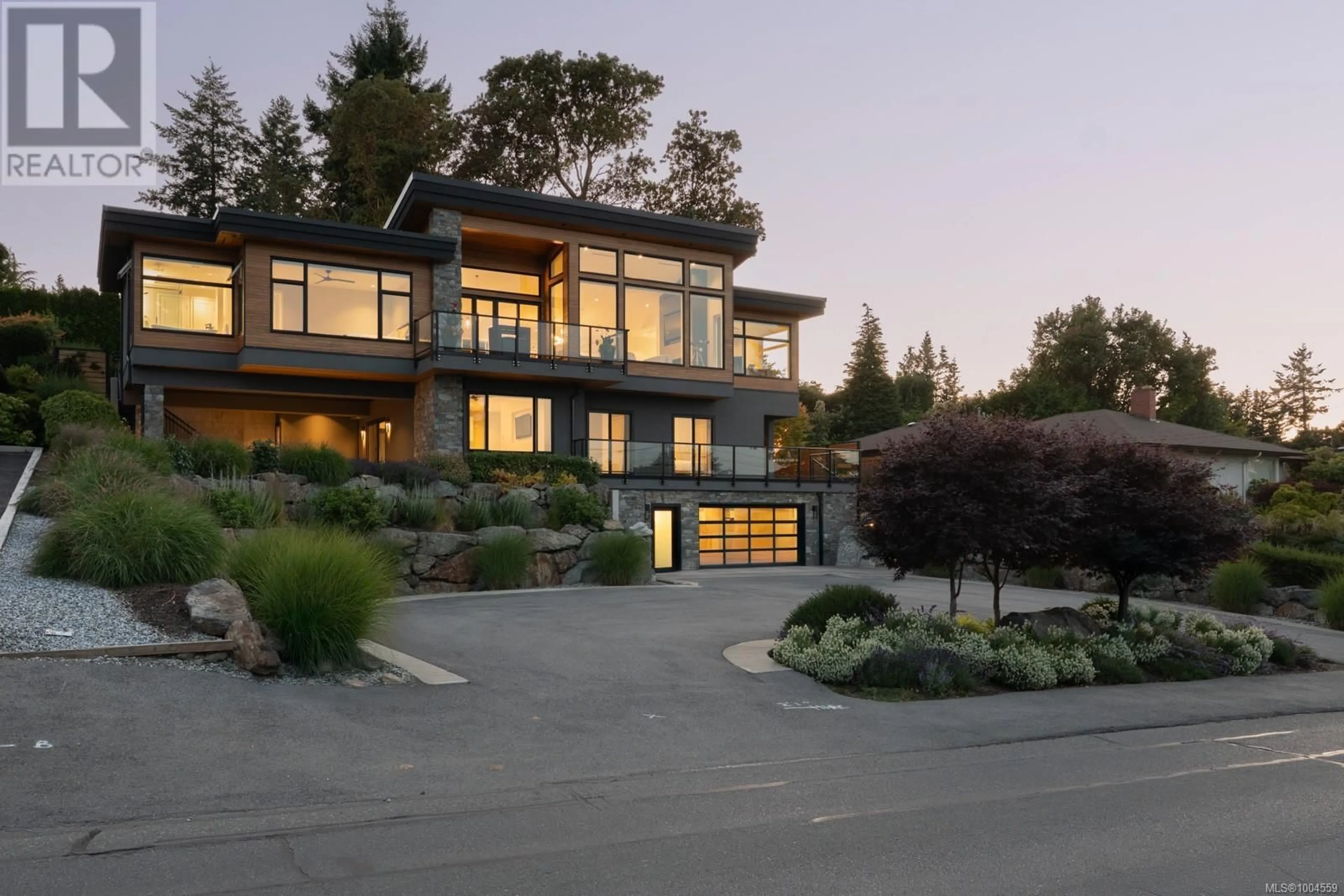 Unknown for 928 CLAREMONT AVENUE, Saanich British Columbia V8Y1K3