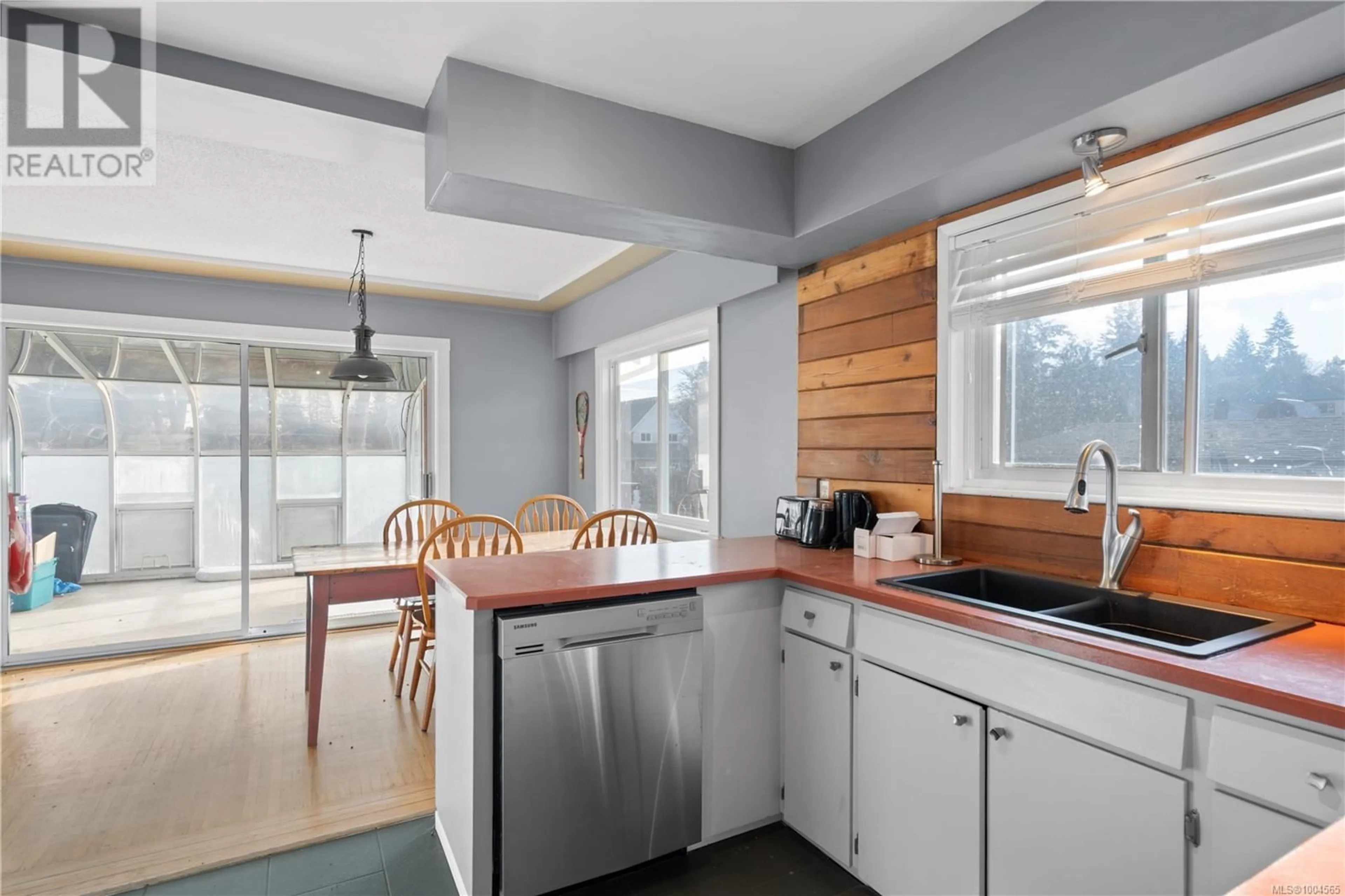 Open concept kitchen, unknown for 3871 WARREN AVENUE, Royston British Columbia V0R2V0