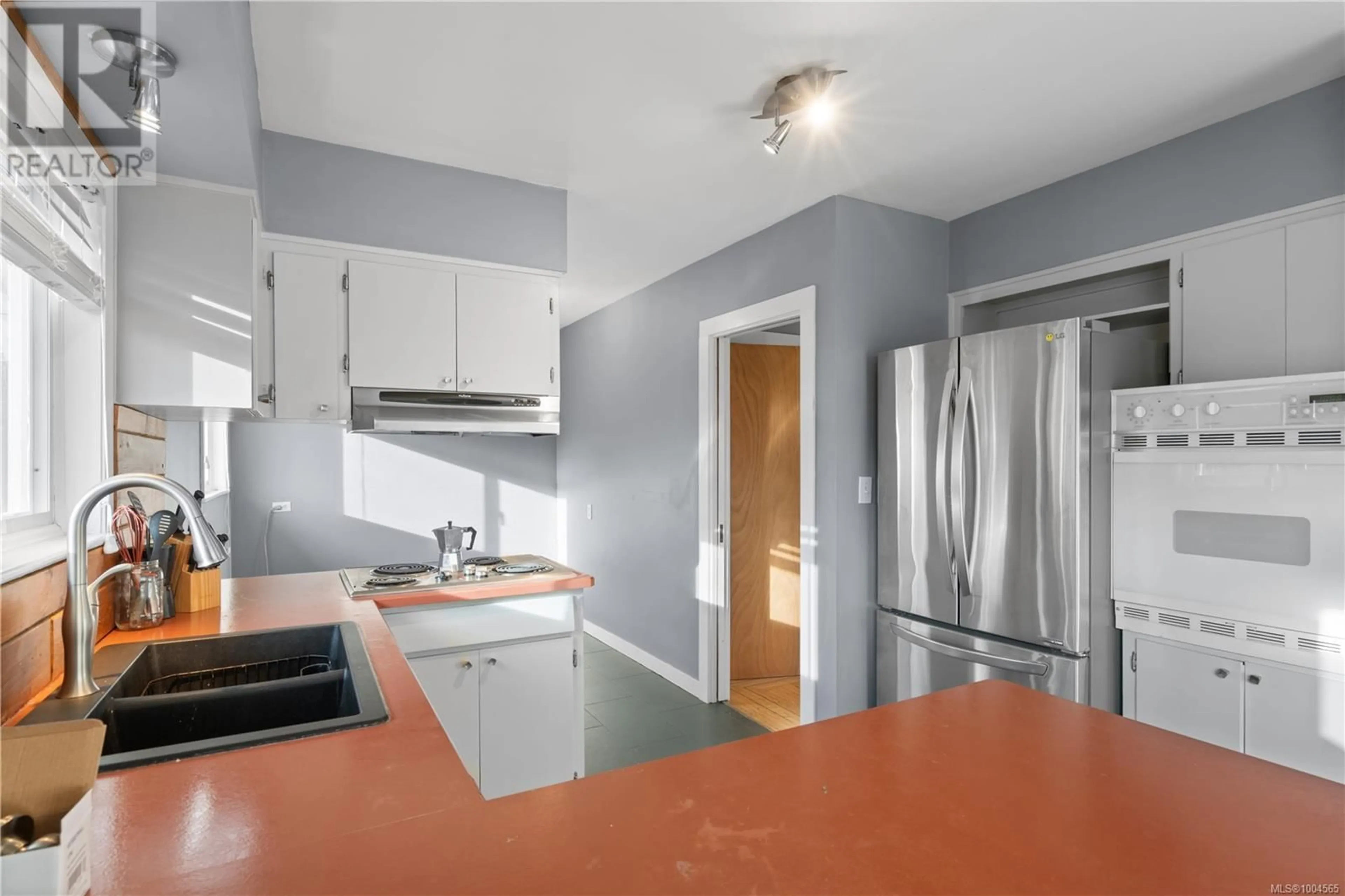 Standard kitchen, unknown for 3871 WARREN AVENUE, Royston British Columbia V0R2V0
