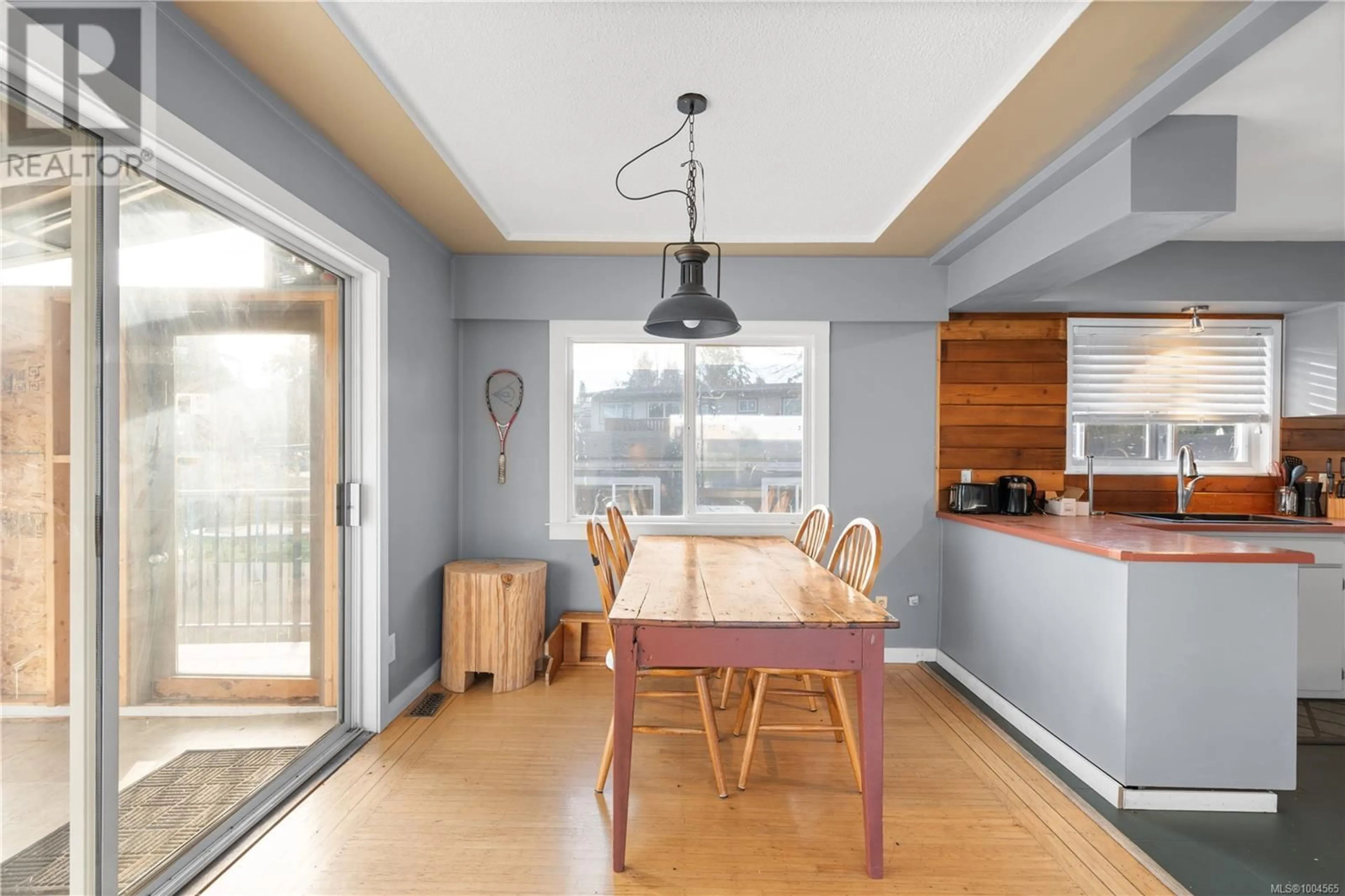 Dining room, wood/laminate floor for 3871 WARREN AVENUE, Royston British Columbia V0R2V0