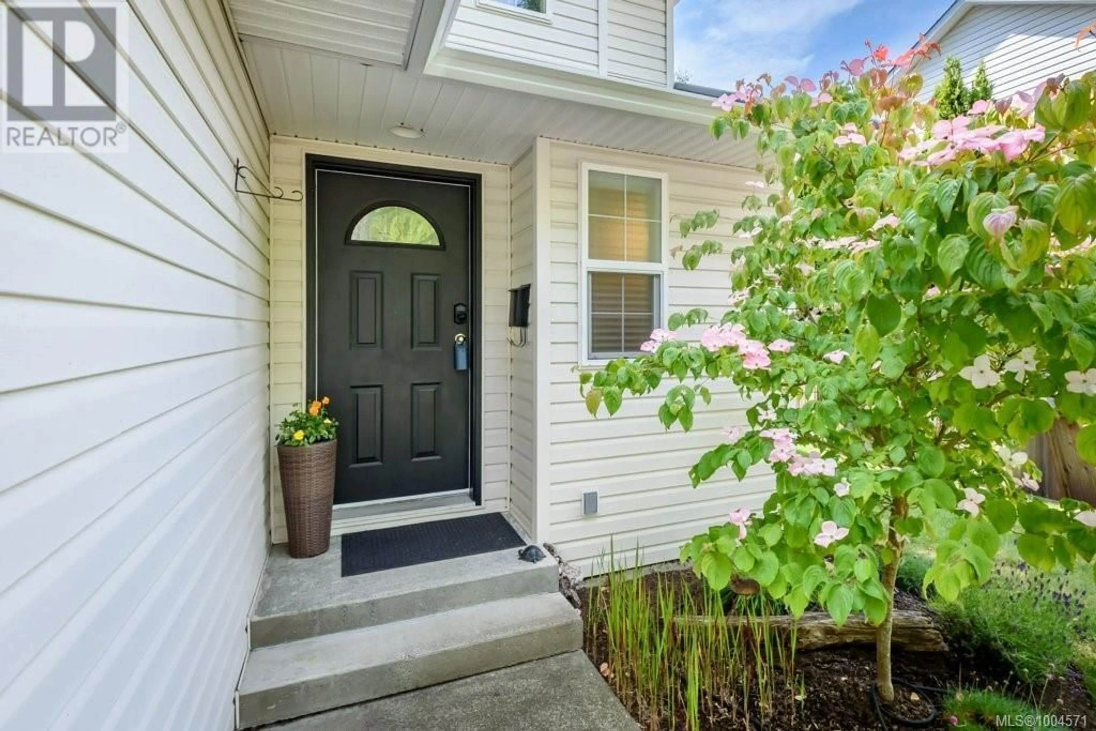 Indoor entryway for B - 2167 MISSION ROAD, Courtenay British Columbia V9N8Y7