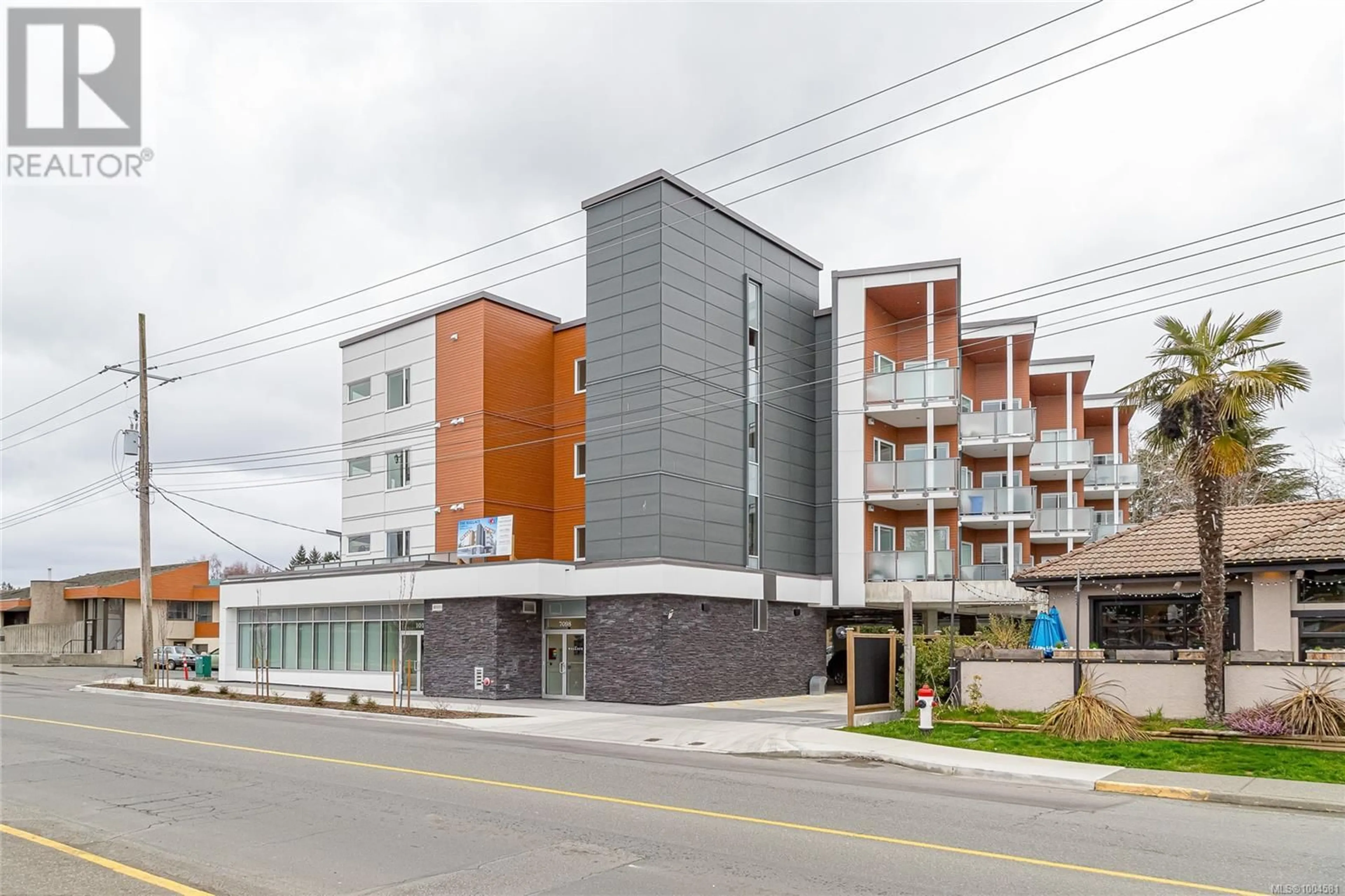 Patio, building for 402 - 7098 WALLACE DRIVE, Central Saanich British Columbia V8M1G9