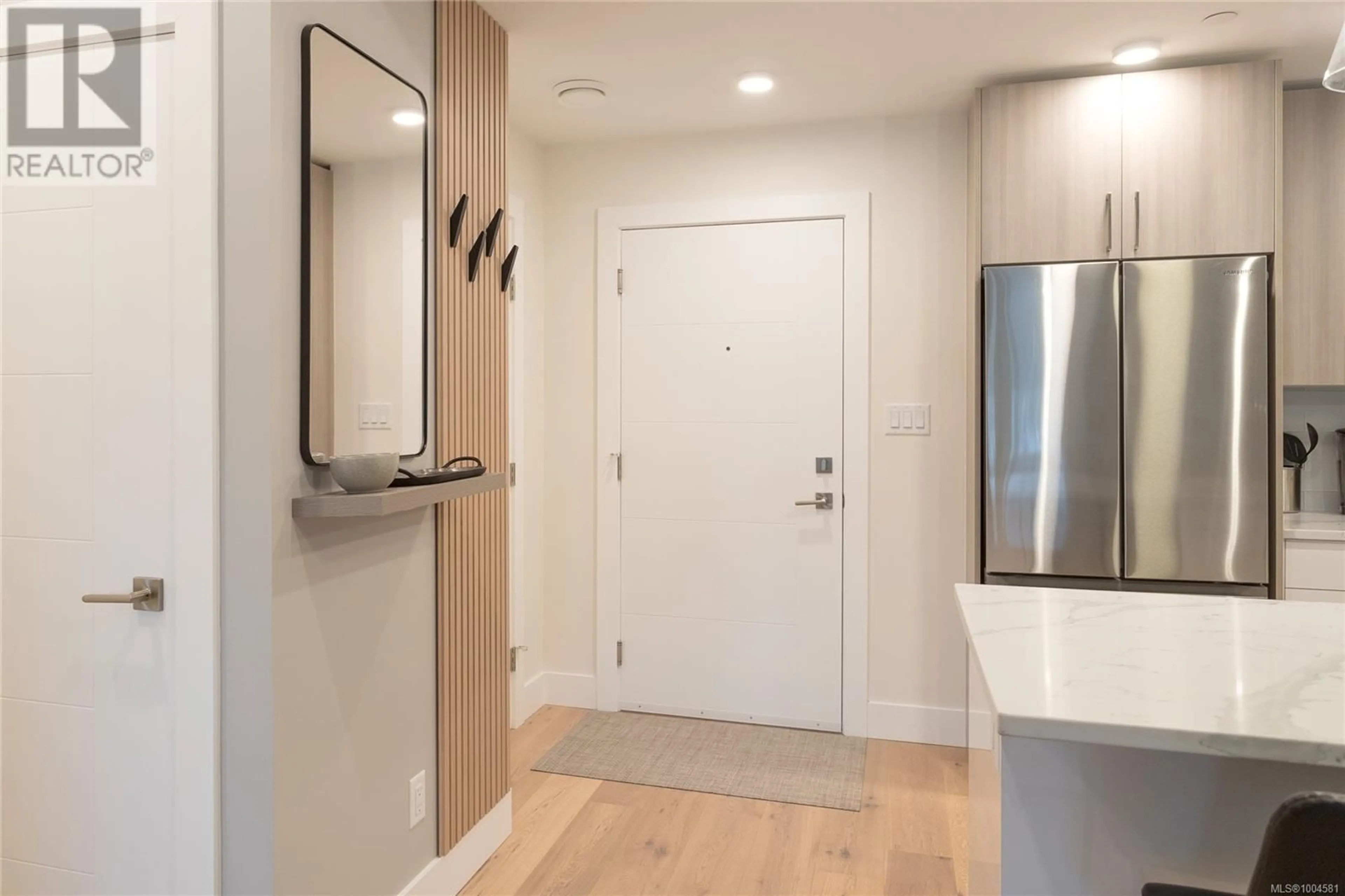 Indoor entryway for 402 - 7098 WALLACE DRIVE, Central Saanich British Columbia V8M1G9
