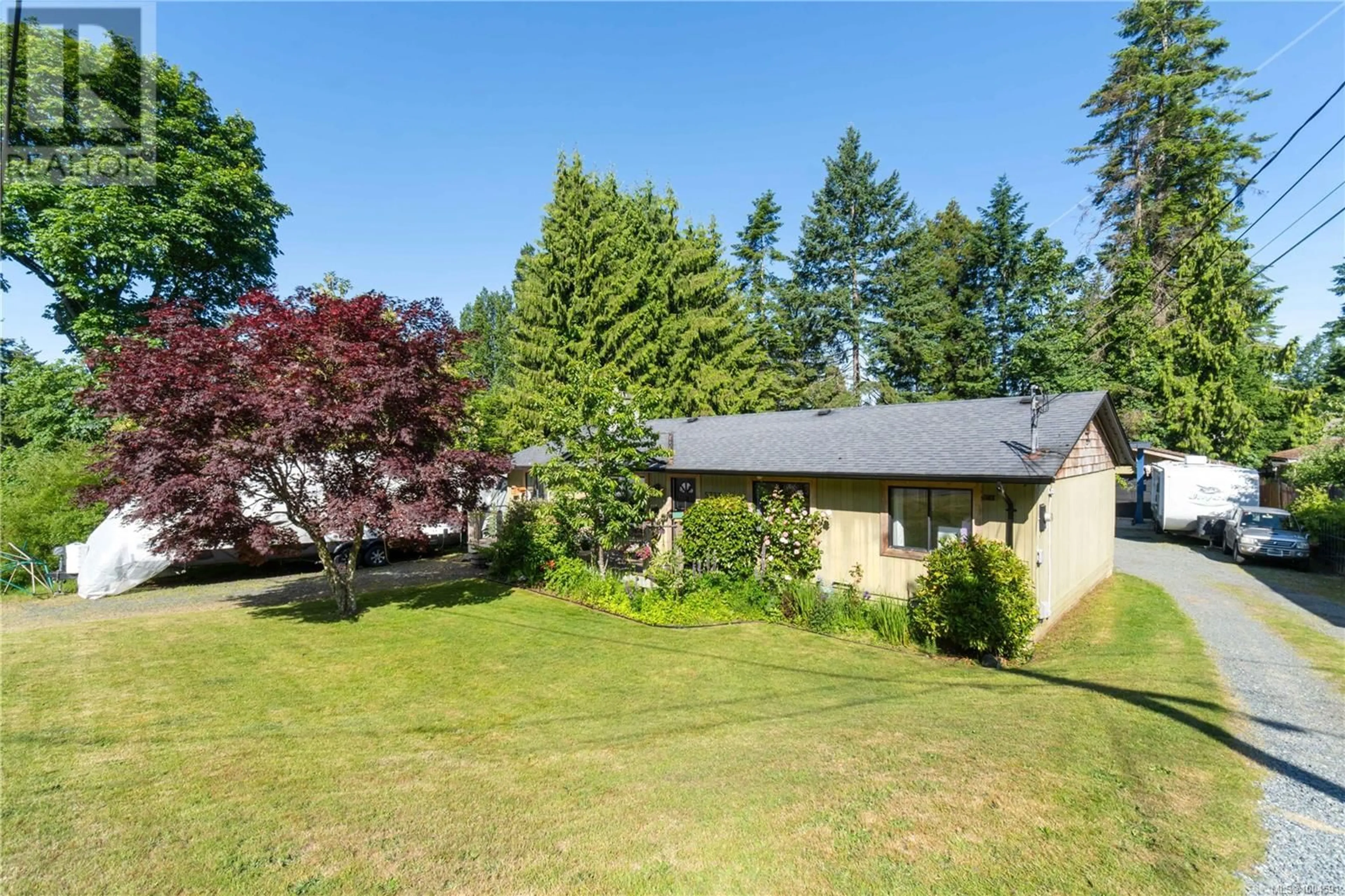 A pic from outside/outdoor area/front of a property/back of a property/a pic from drone, unknown for 5733 AMSTERDAM CRESCENT, Nanaimo British Columbia V9T2M8