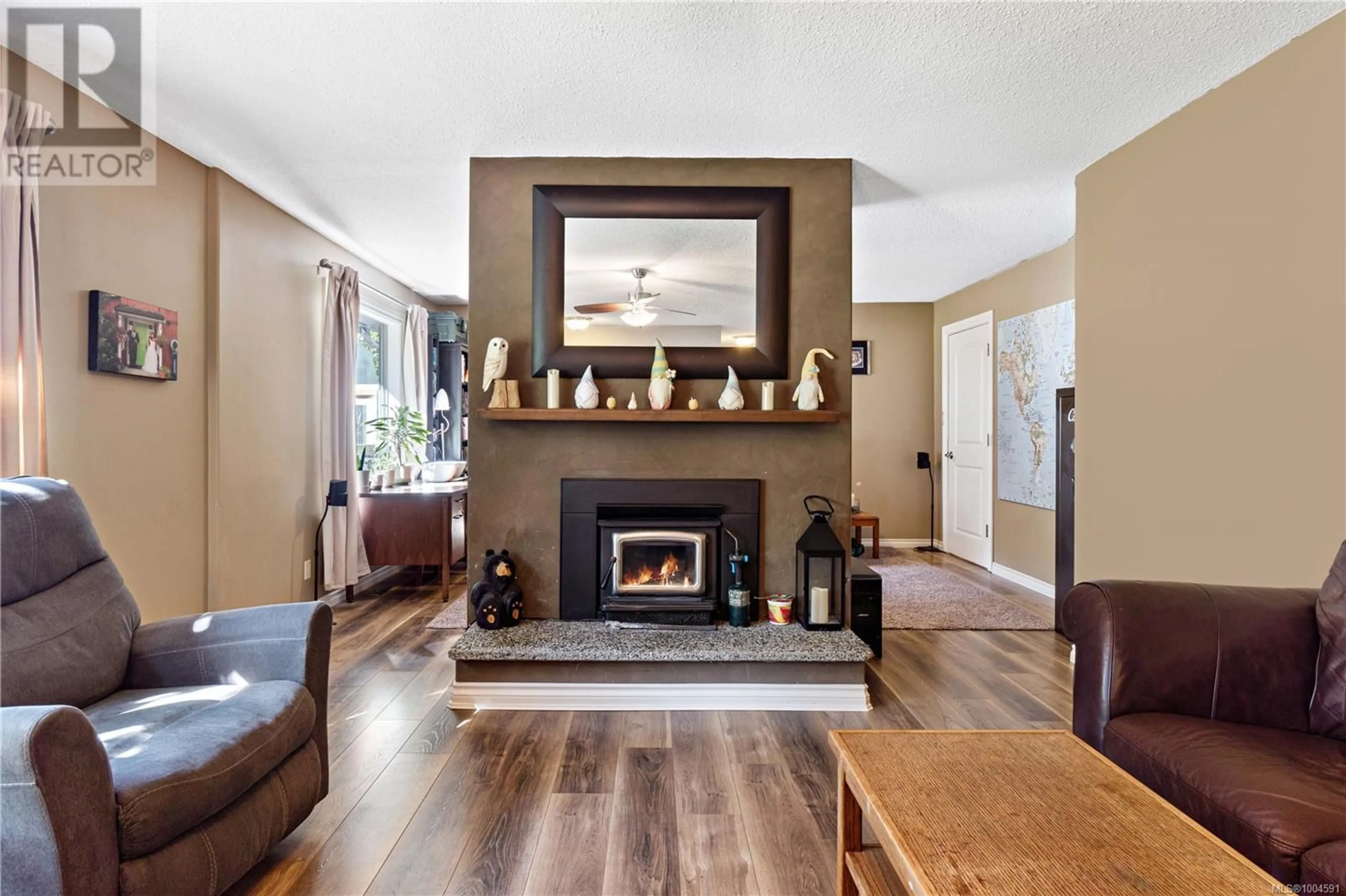 Living room with furniture, unknown for 5733 AMSTERDAM CRESCENT, Nanaimo British Columbia V9T2M8