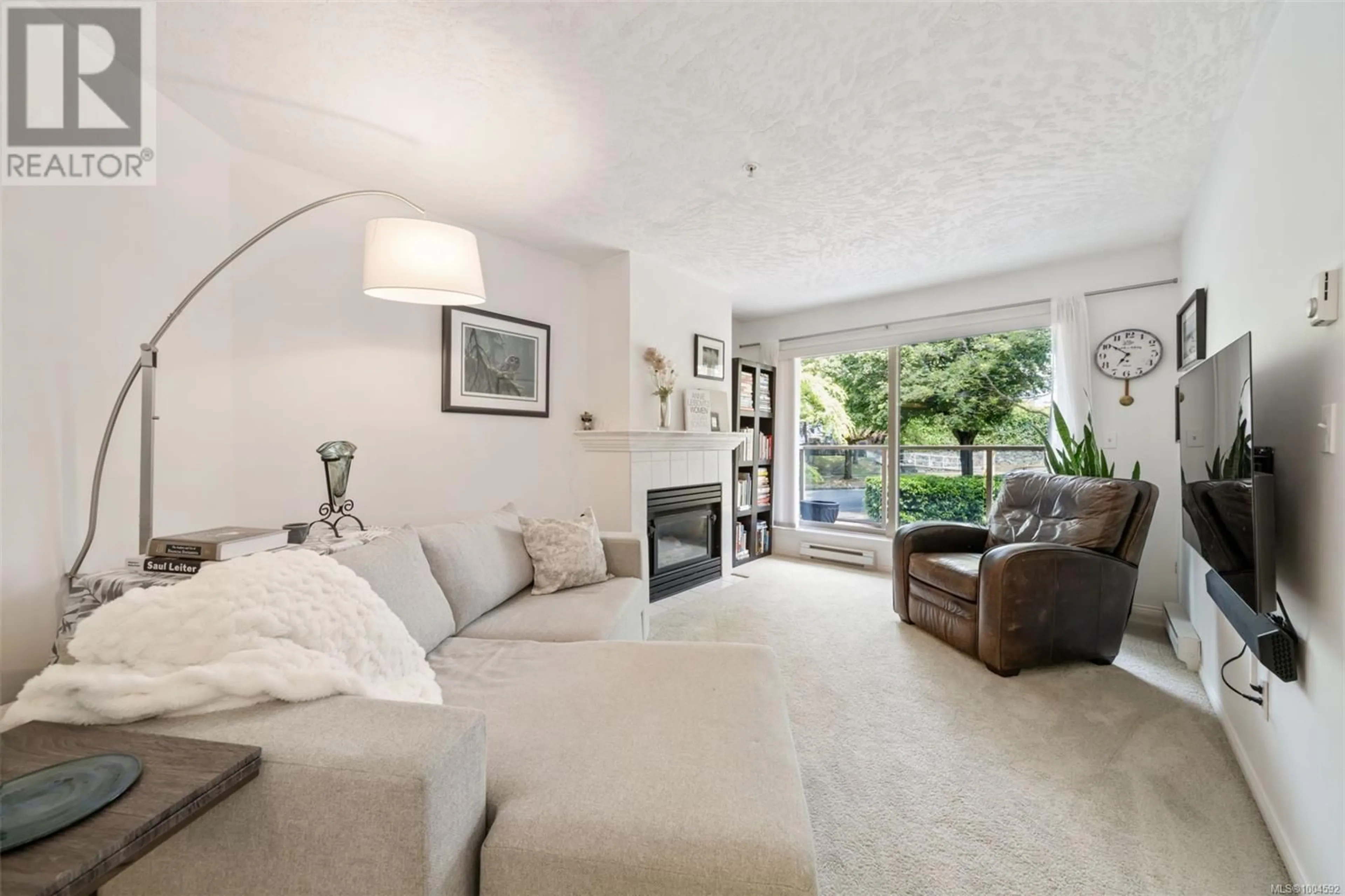 Living room with furniture, unknown for 203 - 535 MANCHESTER ROAD, Victoria British Columbia V8T5J1
