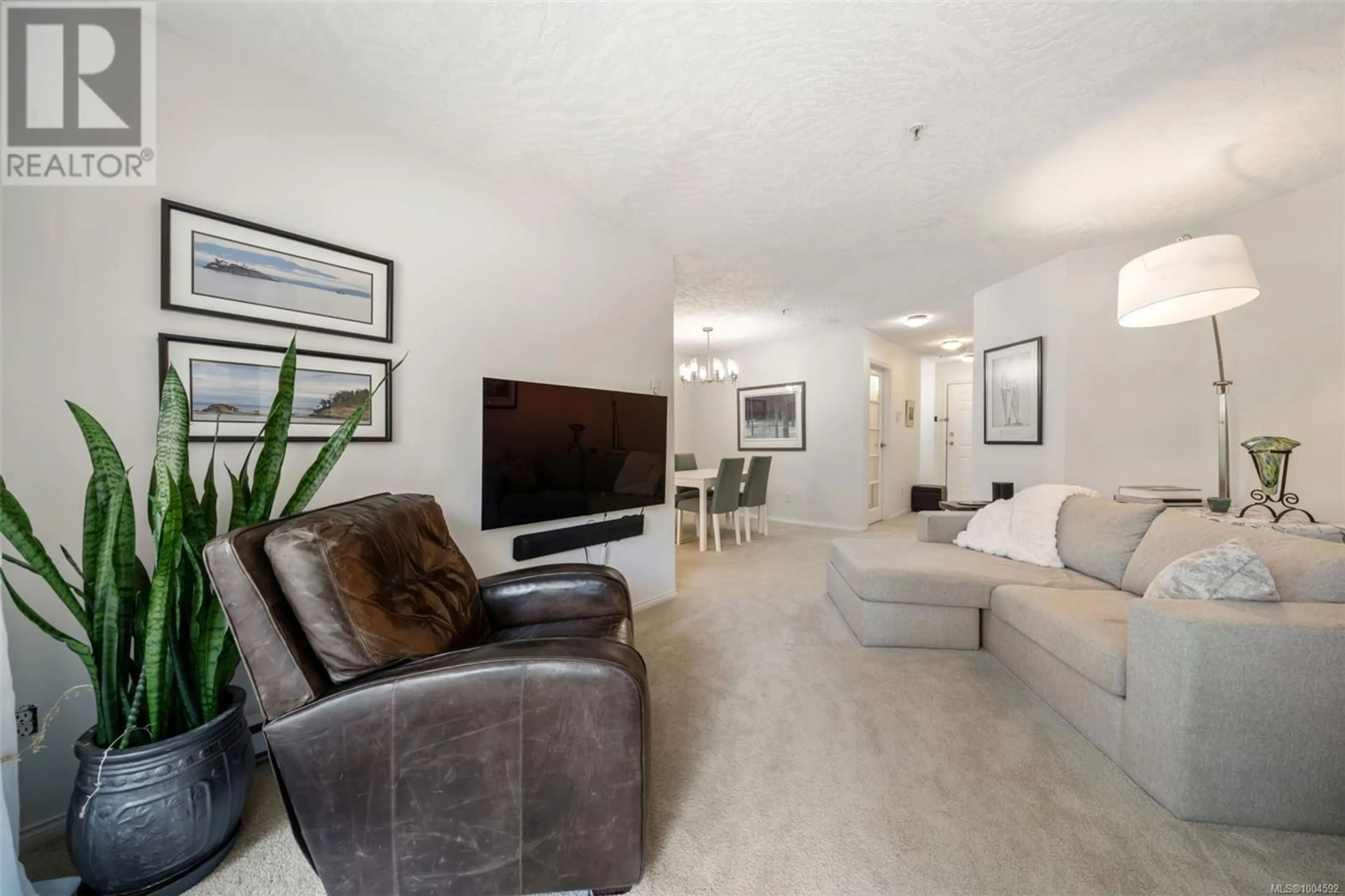 Living room with furniture, unknown for 203 - 535 MANCHESTER ROAD, Victoria British Columbia V8T5J1