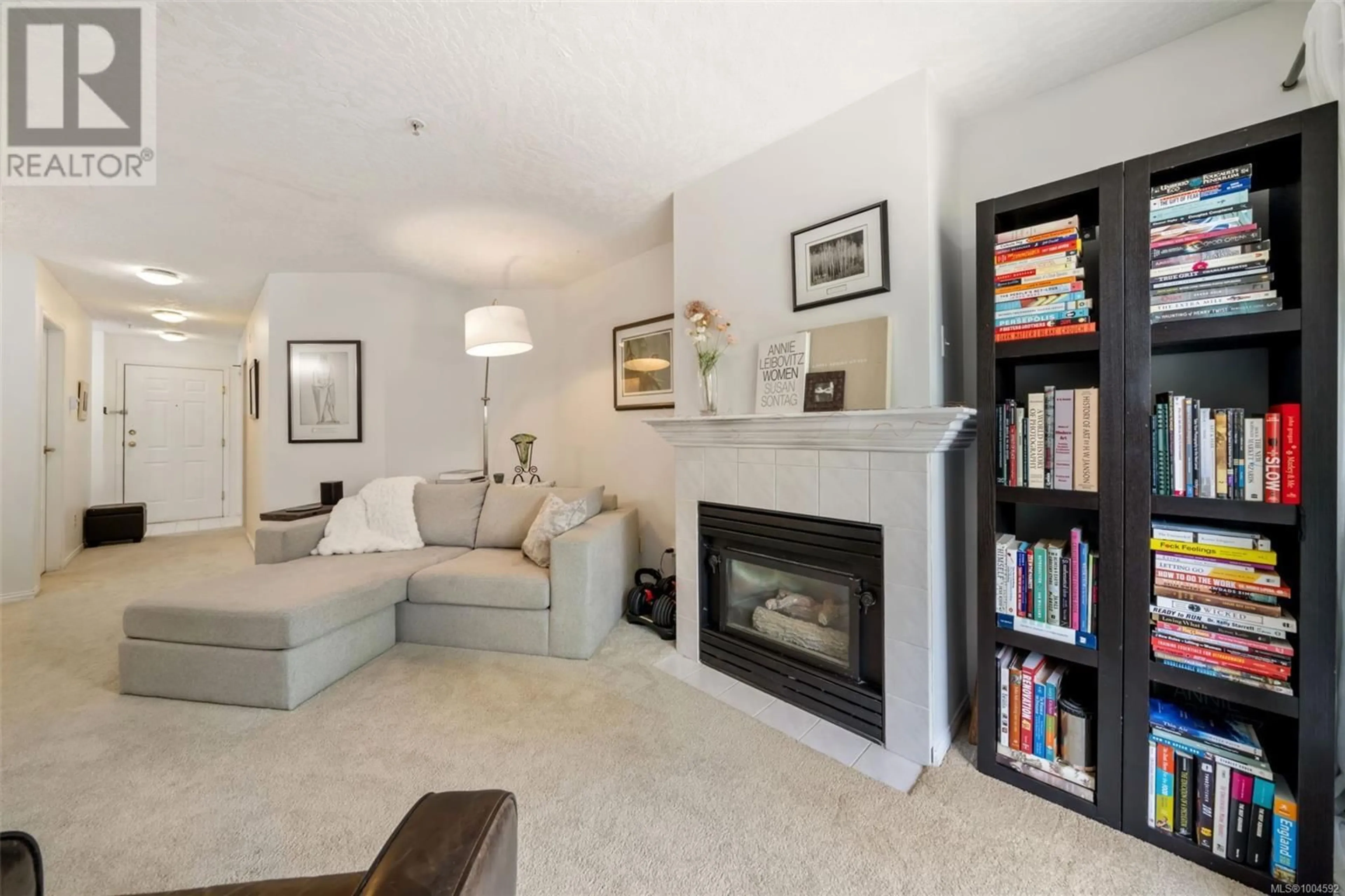 Living room with furniture, unknown for 203 - 535 MANCHESTER ROAD, Victoria British Columbia V8T5J1