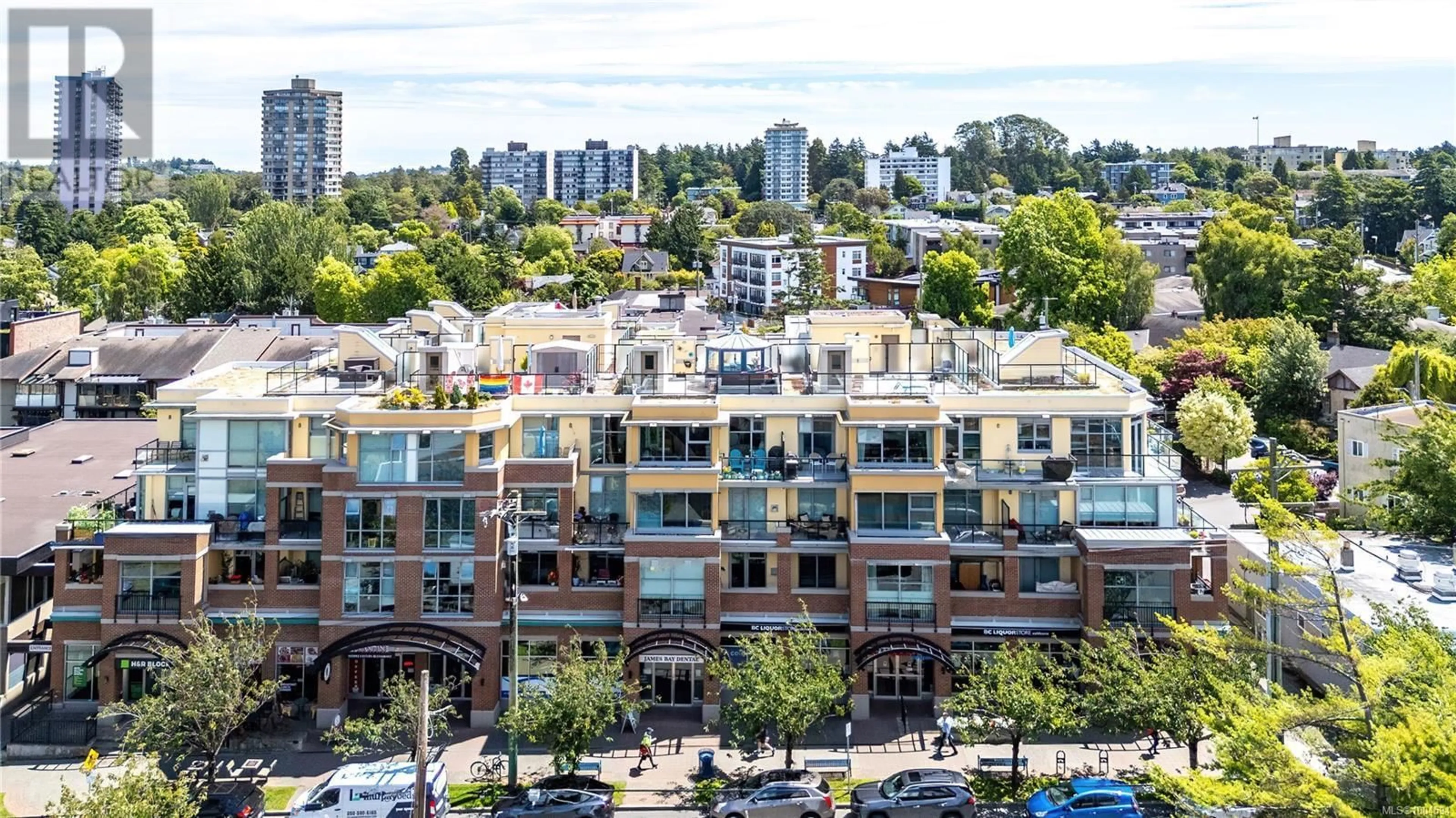 A pic from outside/outdoor area/front of a property/back of a property/a pic from drone, city buildings view from balcony for 212 - 225 MENZIES STREET, Victoria British Columbia V8V2G6