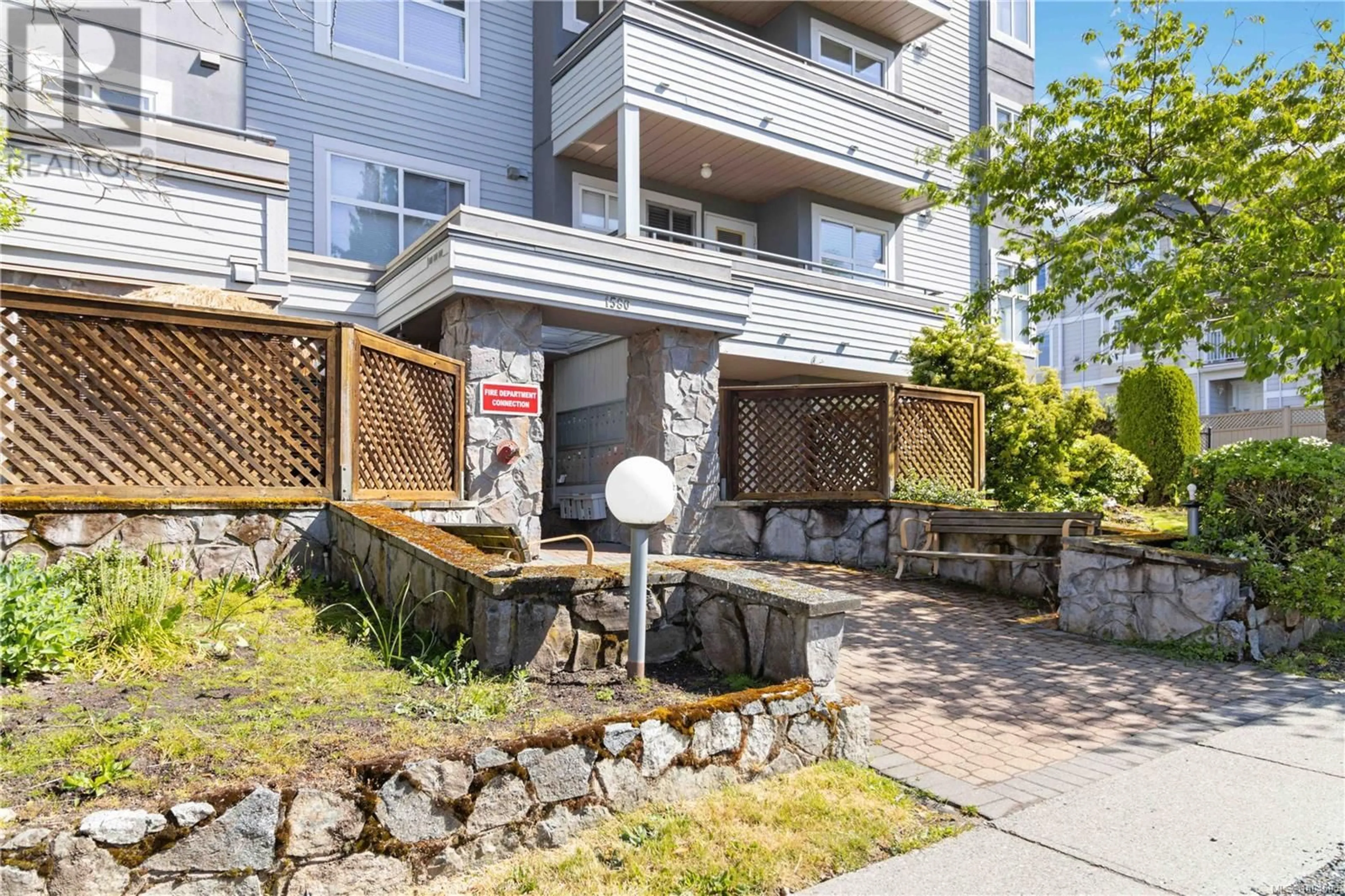 Patio, street for 406 - 1580 CHRISTMAS AVENUE, Saanich British Columbia V8P2X2