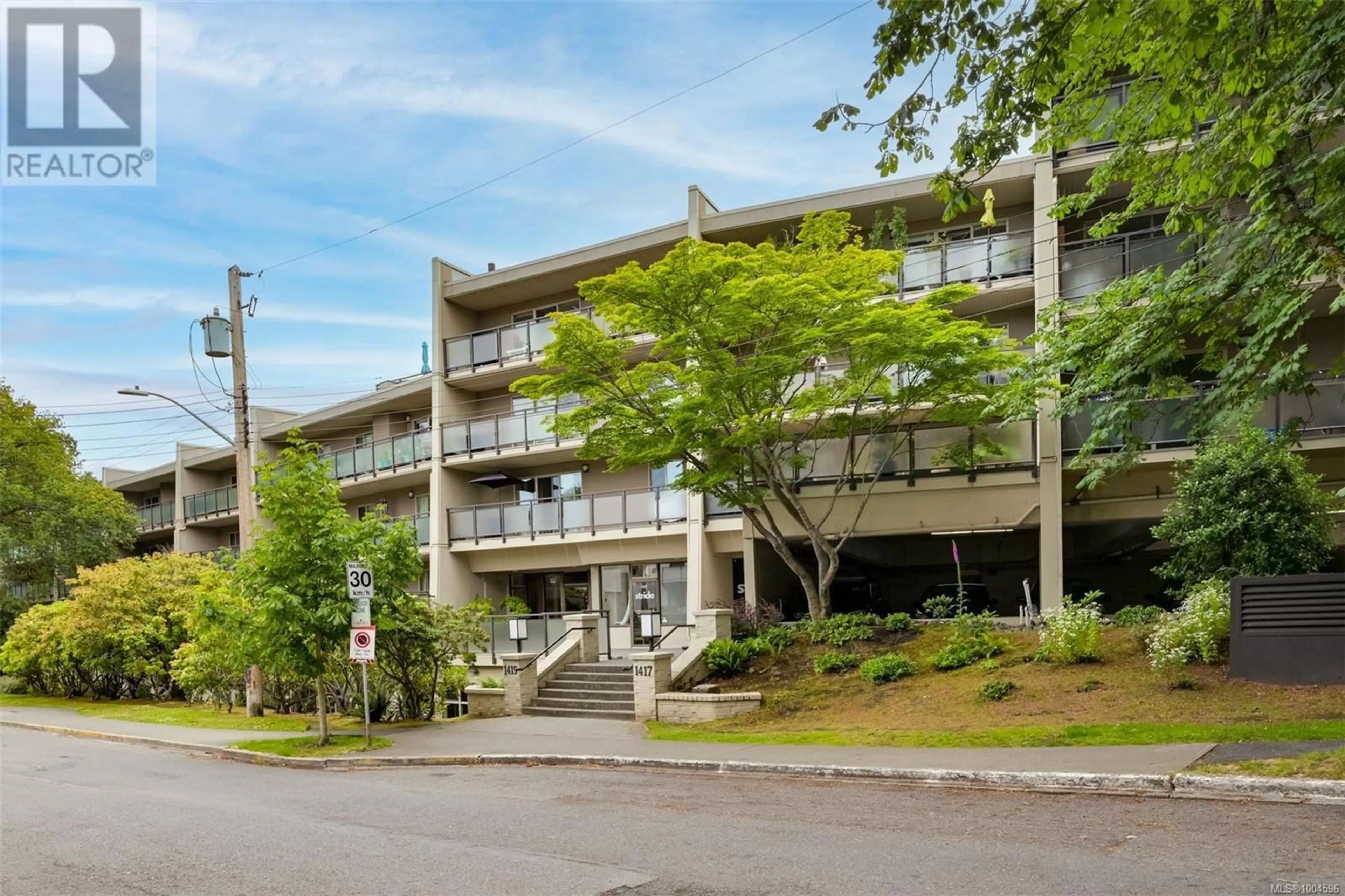 Patio, building for 213 - 1419 STADACONA AVENUE, Victoria British Columbia V8S5J3