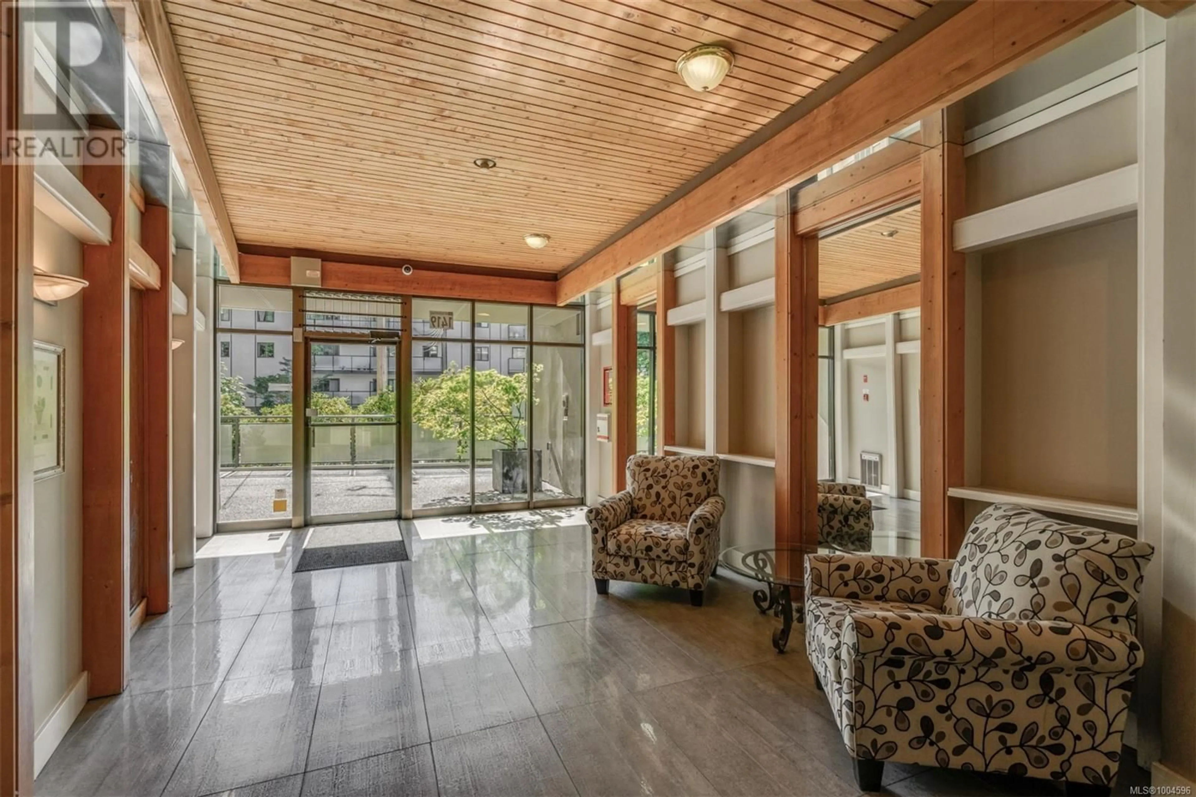 Lobby for 213 - 1419 STADACONA AVENUE, Victoria British Columbia V8S5J3