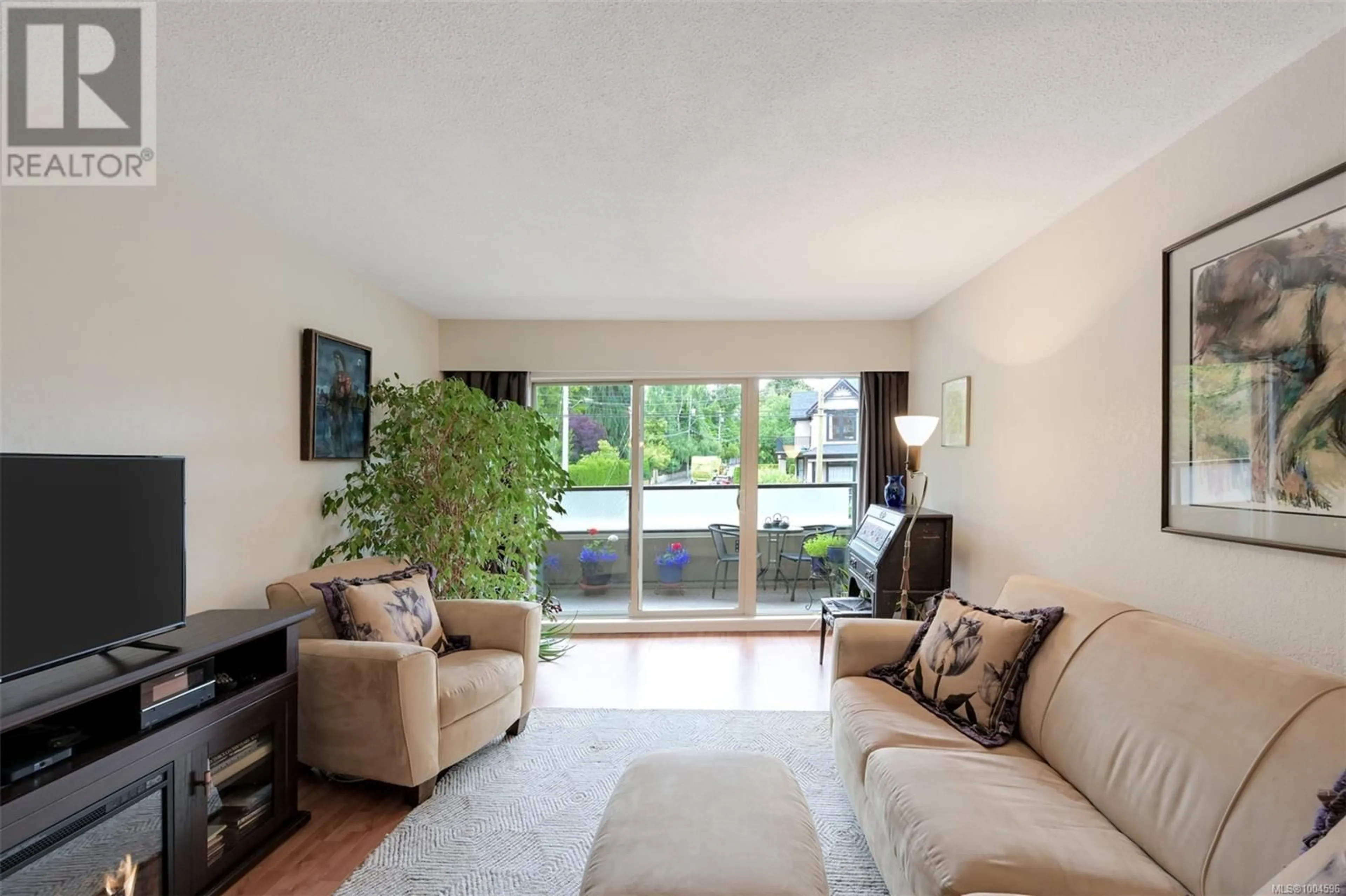 Living room with furniture, unknown for 213 - 1419 STADACONA AVENUE, Victoria British Columbia V8S5J3