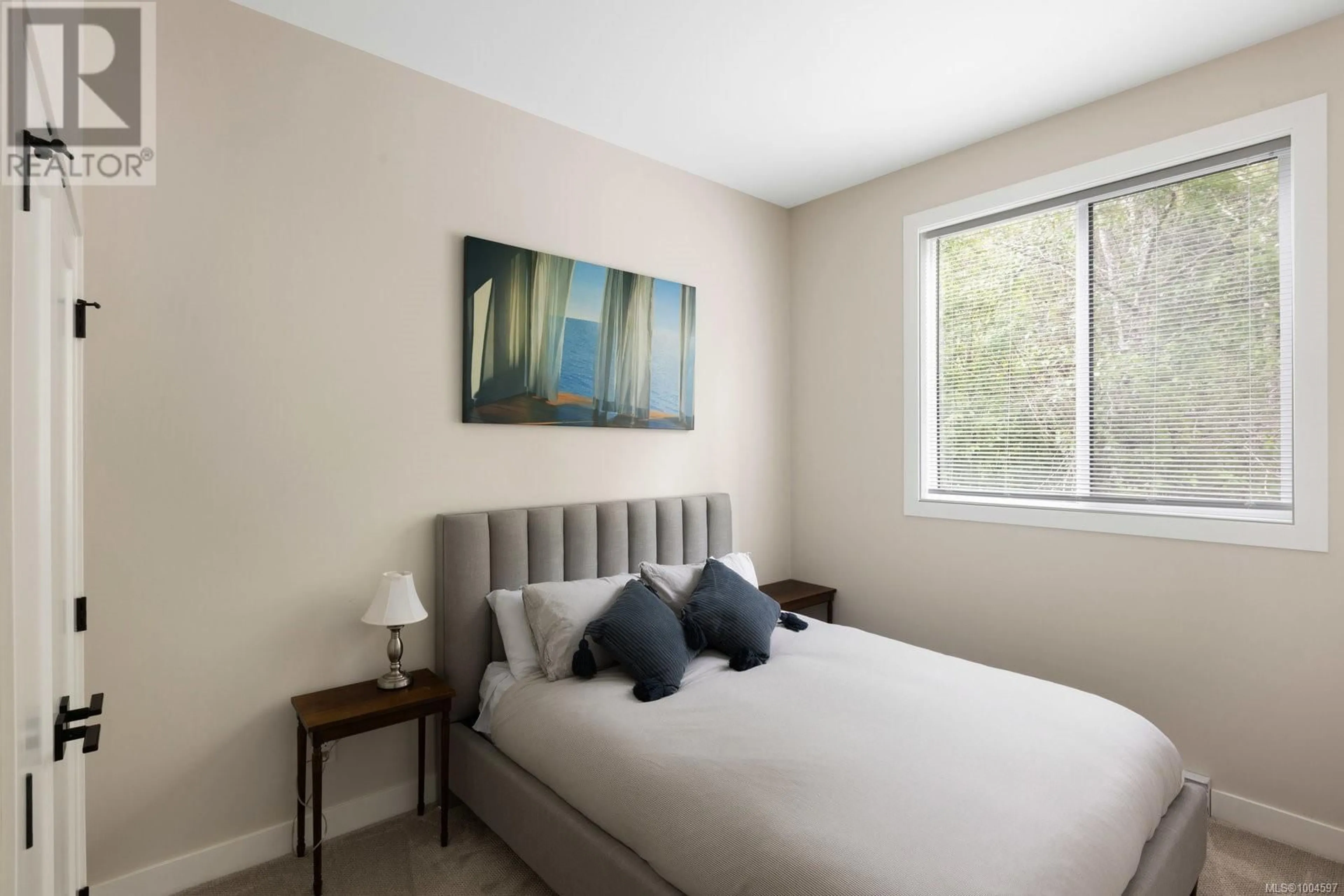 Bedroom with bed, unknown for 9846 STIN-QUA ROAD, Honeymoon Bay British Columbia V0R1Y0