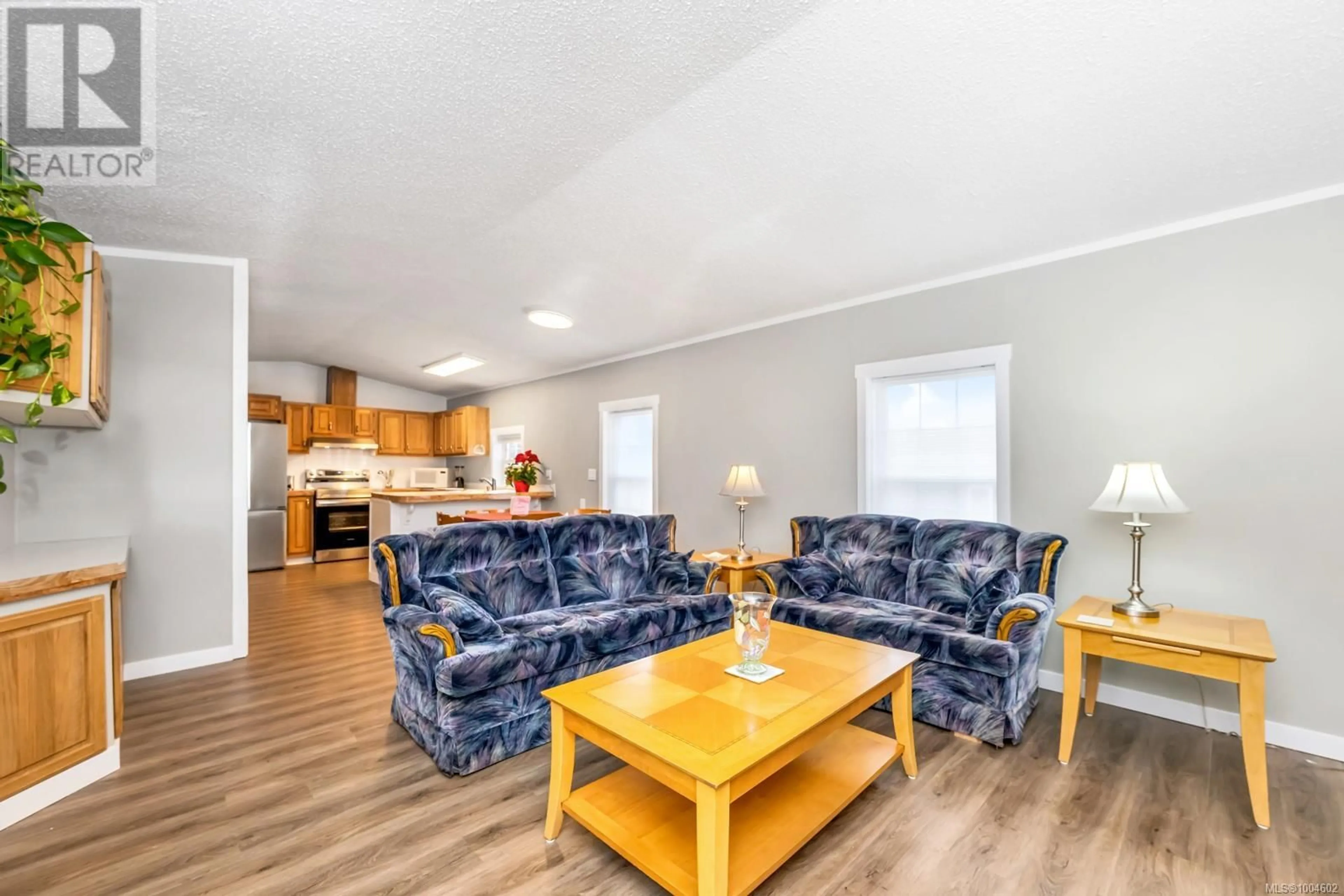 Living room with furniture, wood/laminate floor for 32 - 7021 GRANT ROAD, Sooke British Columbia V9Z0N7