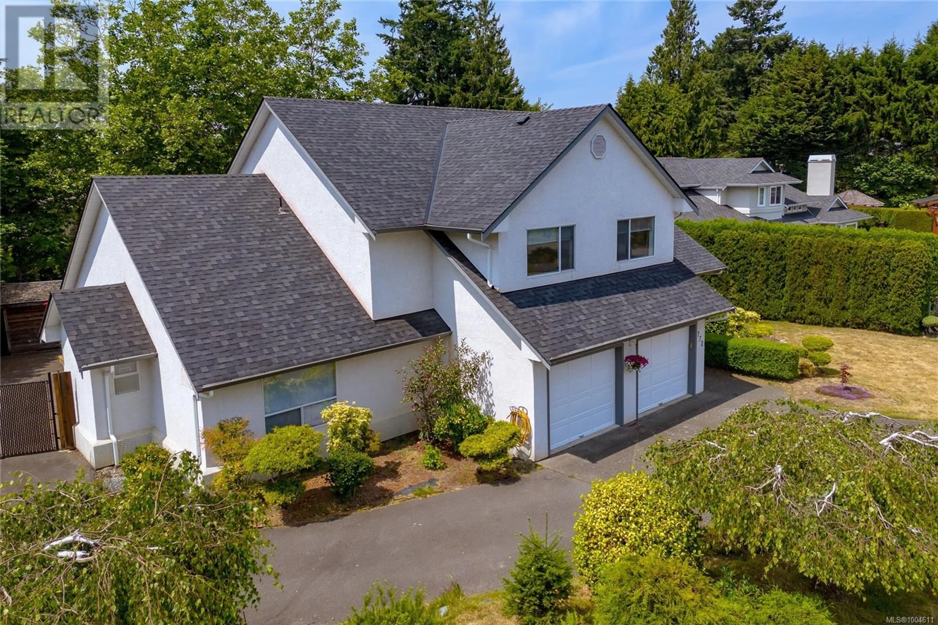 A pic from outside/outdoor area/front of a property/back of a property/a pic from drone, street for 772 WESLEY COURT, Saanich British Columbia V8Y3E6