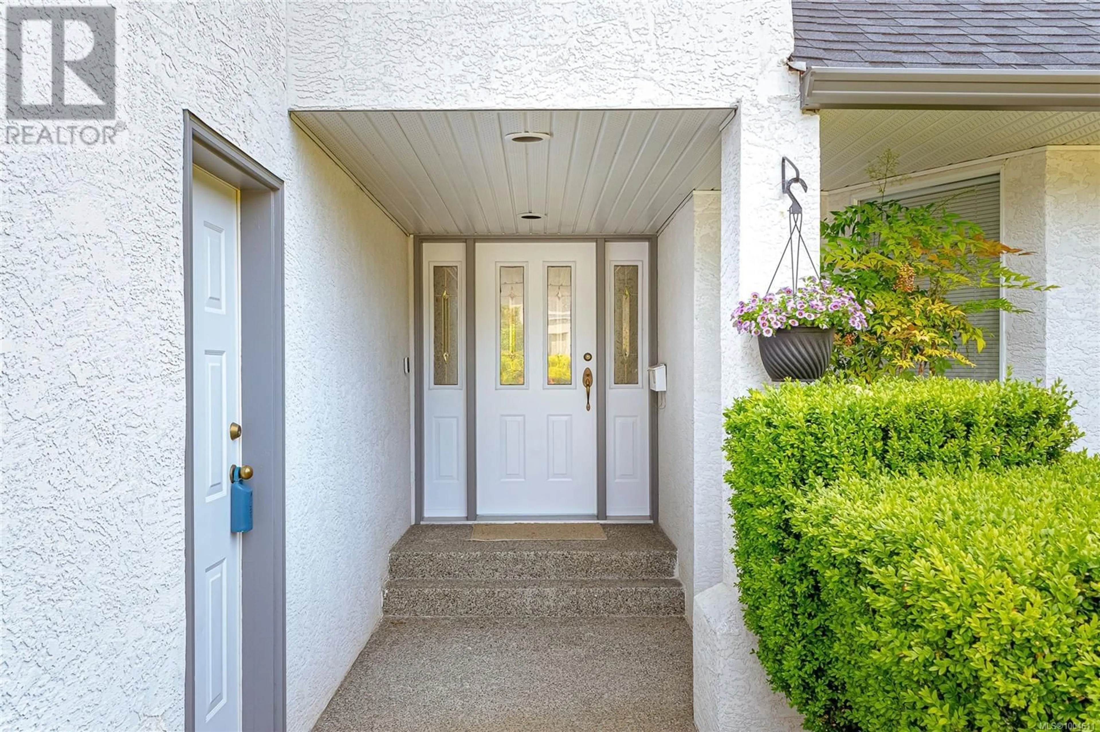 Indoor entryway for 772 WESLEY COURT, Saanich British Columbia V8Y3E6