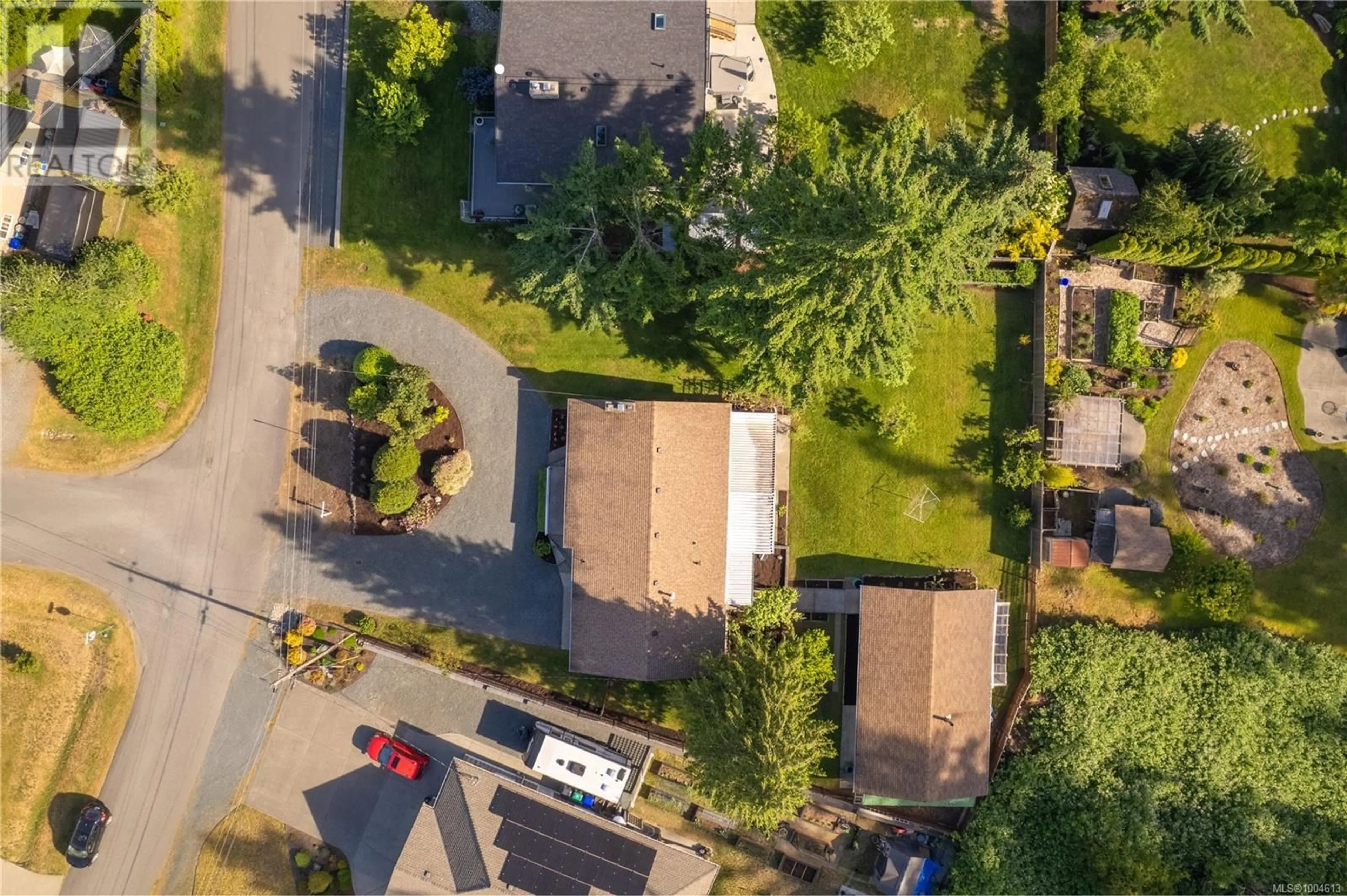 A pic from outside/outdoor area/front of a property/back of a property/a pic from drone, street for 646 HAWTHORNE RISE, French Creek British Columbia V9P2A1