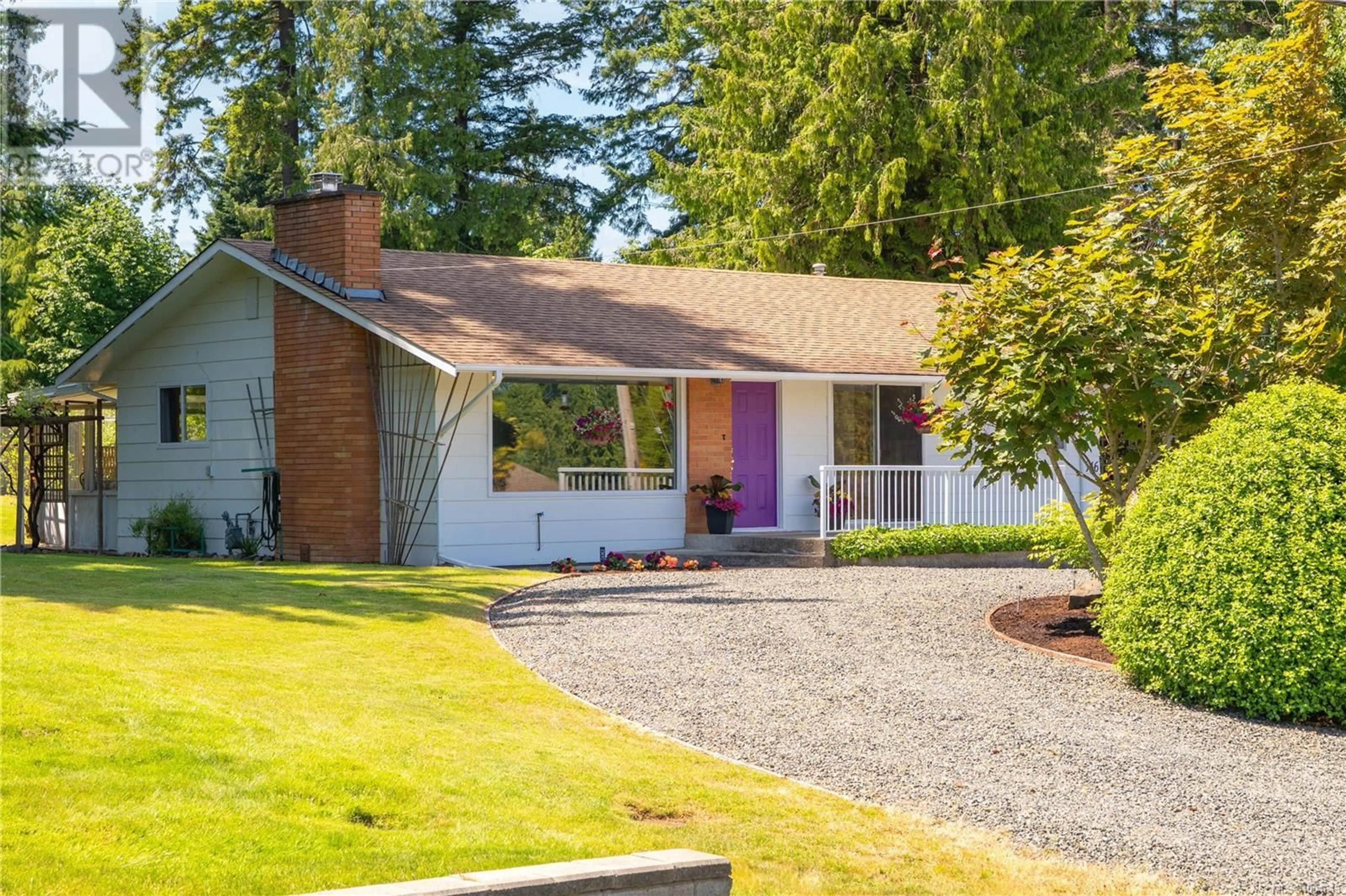 Home with brick exterior material, street for 646 HAWTHORNE RISE, French Creek British Columbia V9P2A1