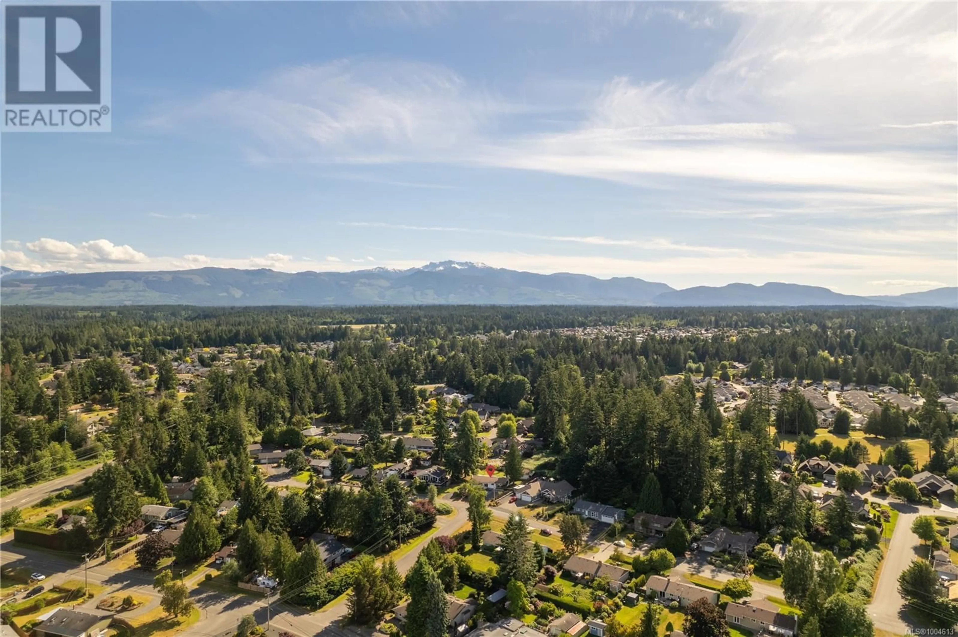 A pic from outside/outdoor area/front of a property/back of a property/a pic from drone, mountain view for 646 HAWTHORNE RISE, French Creek British Columbia V9P2A1