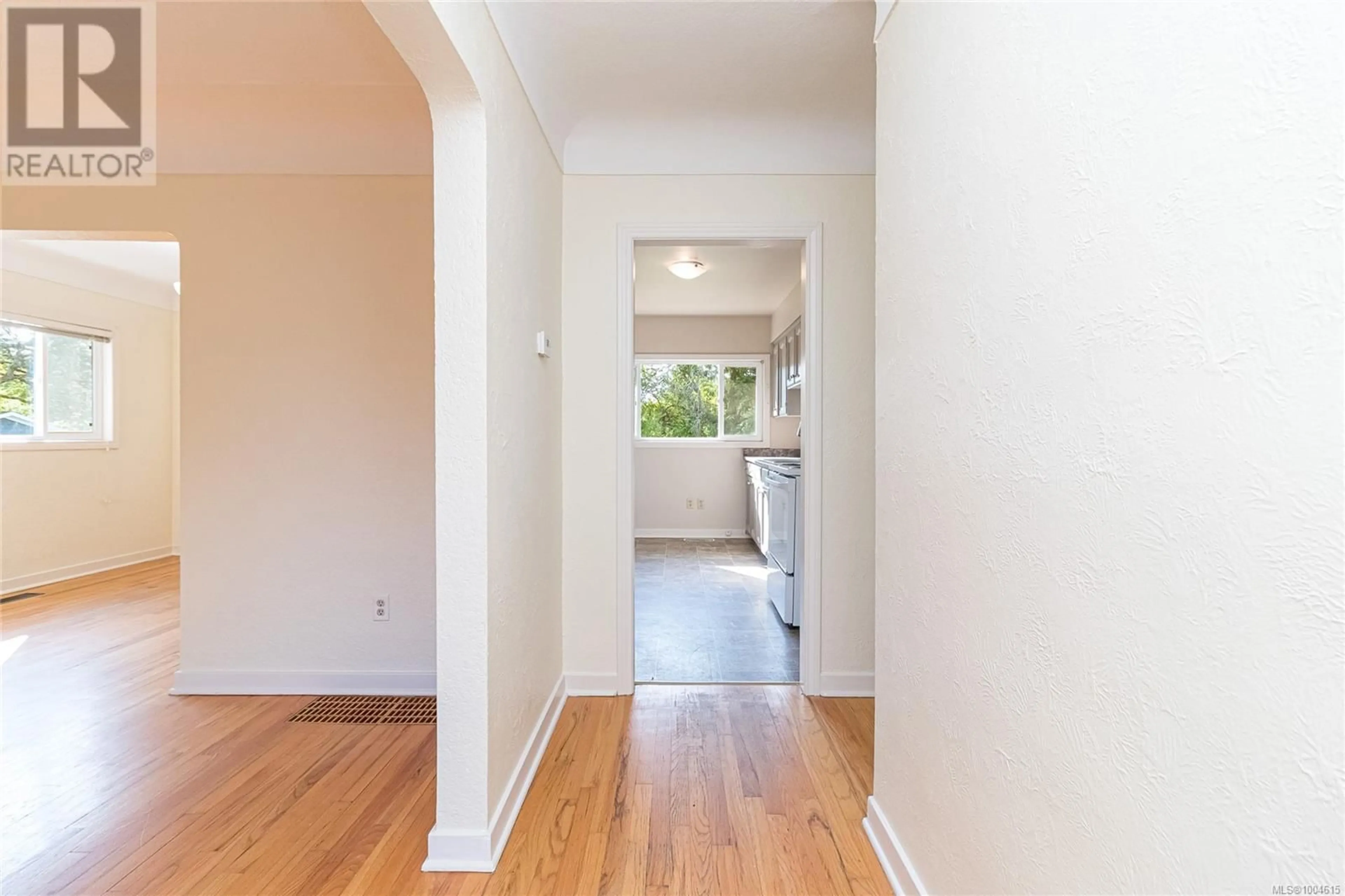 Indoor entryway for 2829 ADELAIDE AVENUE, Saanich British Columbia V9A2L3
