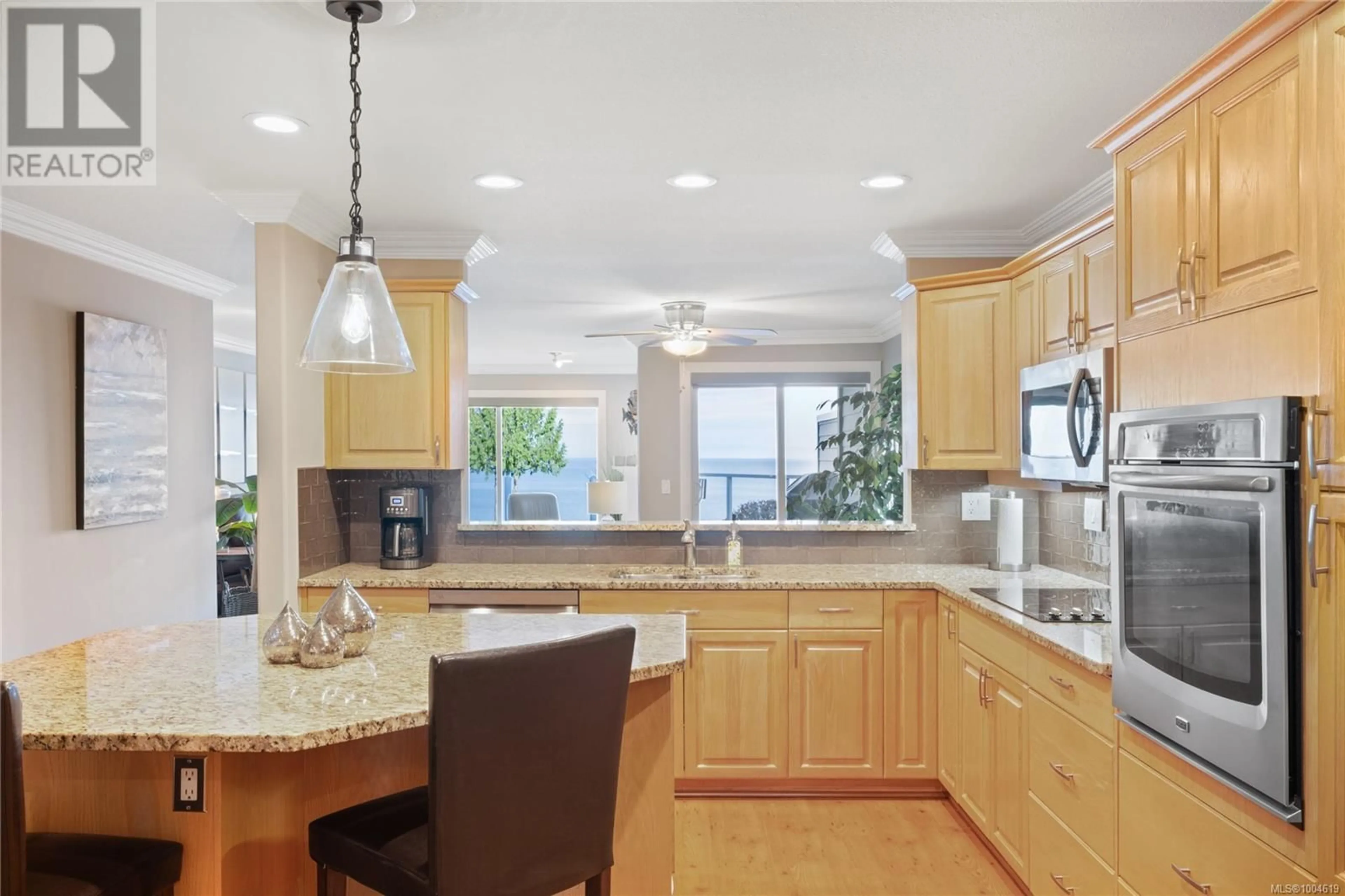 Open concept kitchen, ceramic/tile floor for 204 - 431 CRESCENT ROAD WEST, Qualicum Beach British Columbia V9K2K2