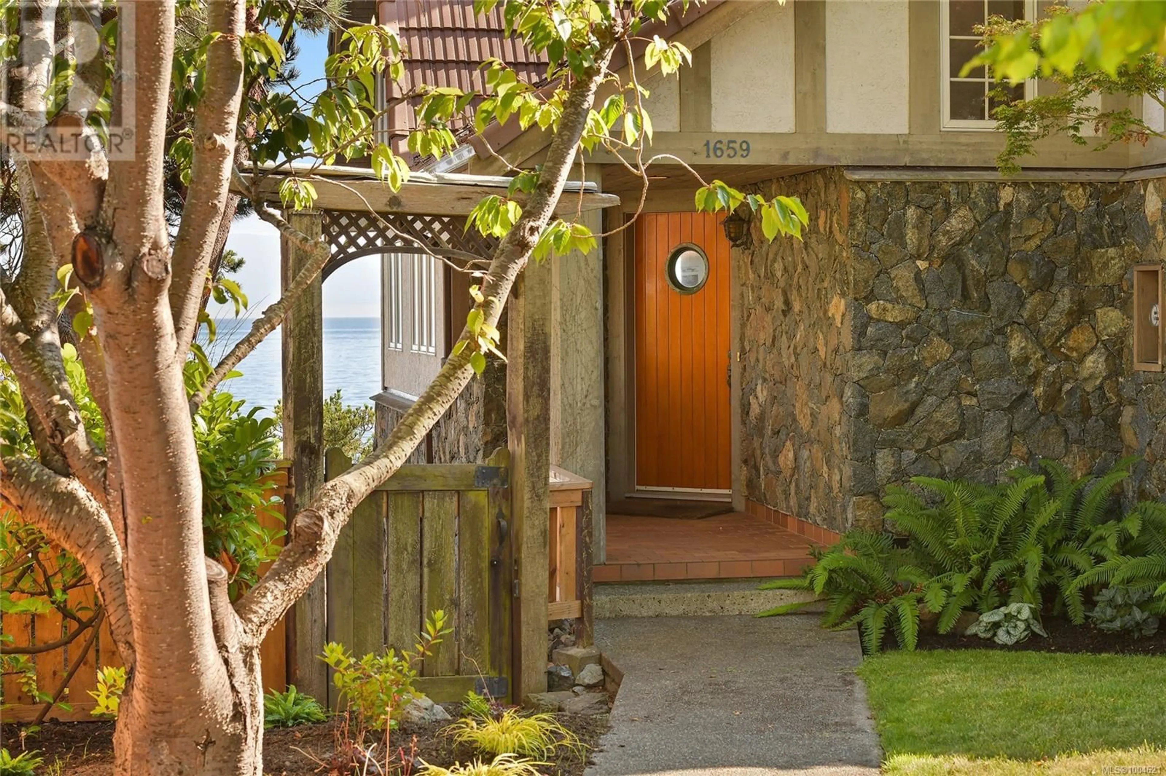 Unknown for 1659 HOLLYWOOD CRESCENT, Victoria British Columbia V8S1J1