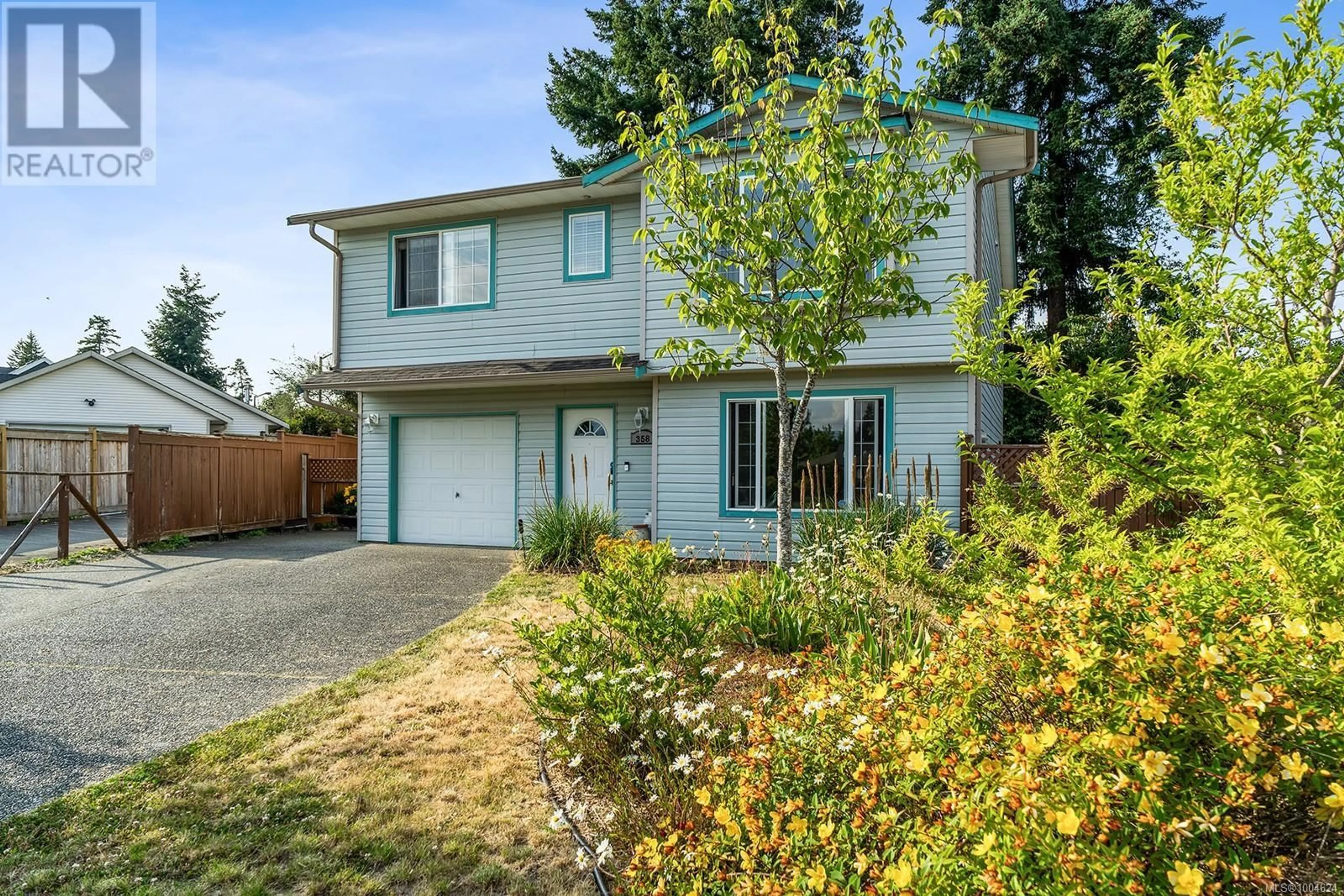 Home with vinyl exterior material, street for 358 CLARKSON PLACE, Parksville British Columbia V9P2V8