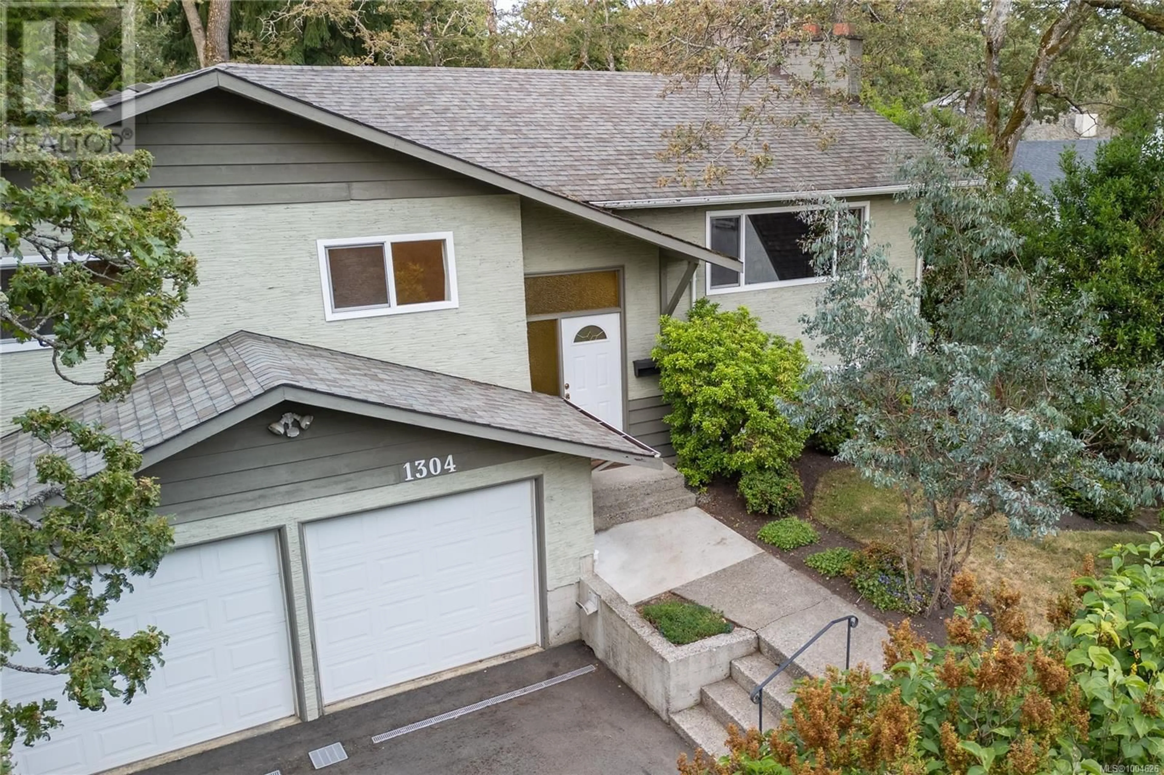 A pic from outside/outdoor area/front of a property/back of a property/a pic from drone, street for 1304 PALMER CLOSE, Saanich British Columbia V8P5K6