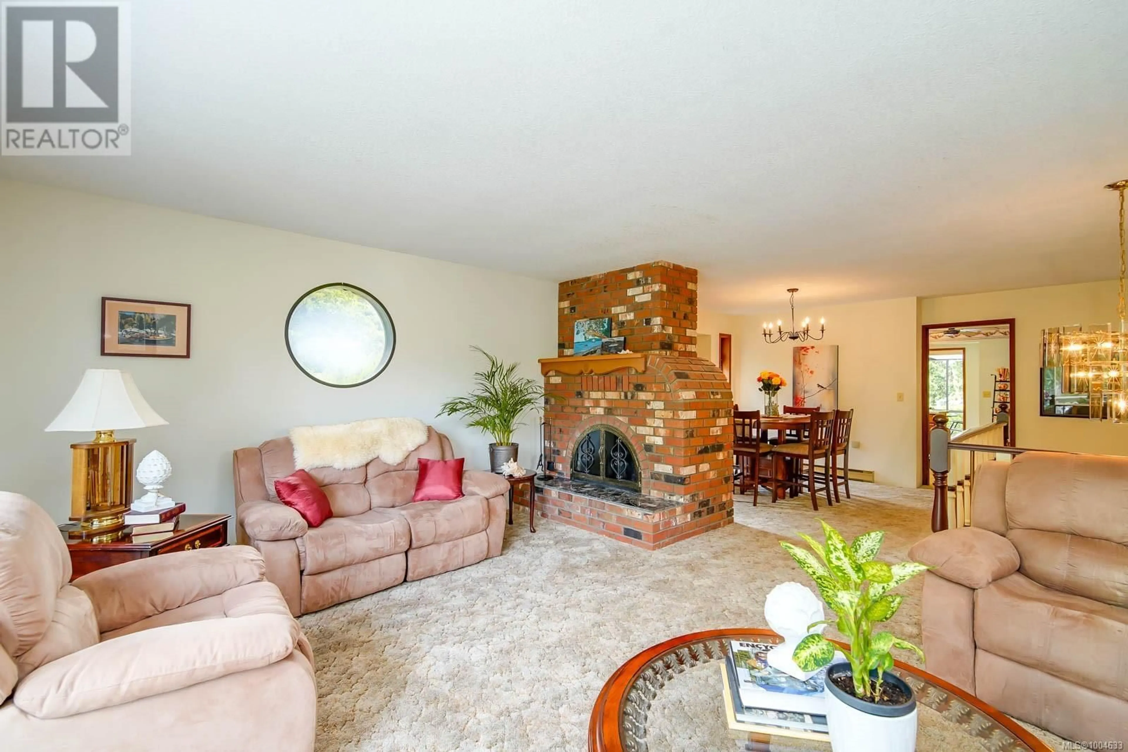 Living room with furniture, unknown for 2254 HAMILTON DRIVE, Port Alberni British Columbia V9Y1B6