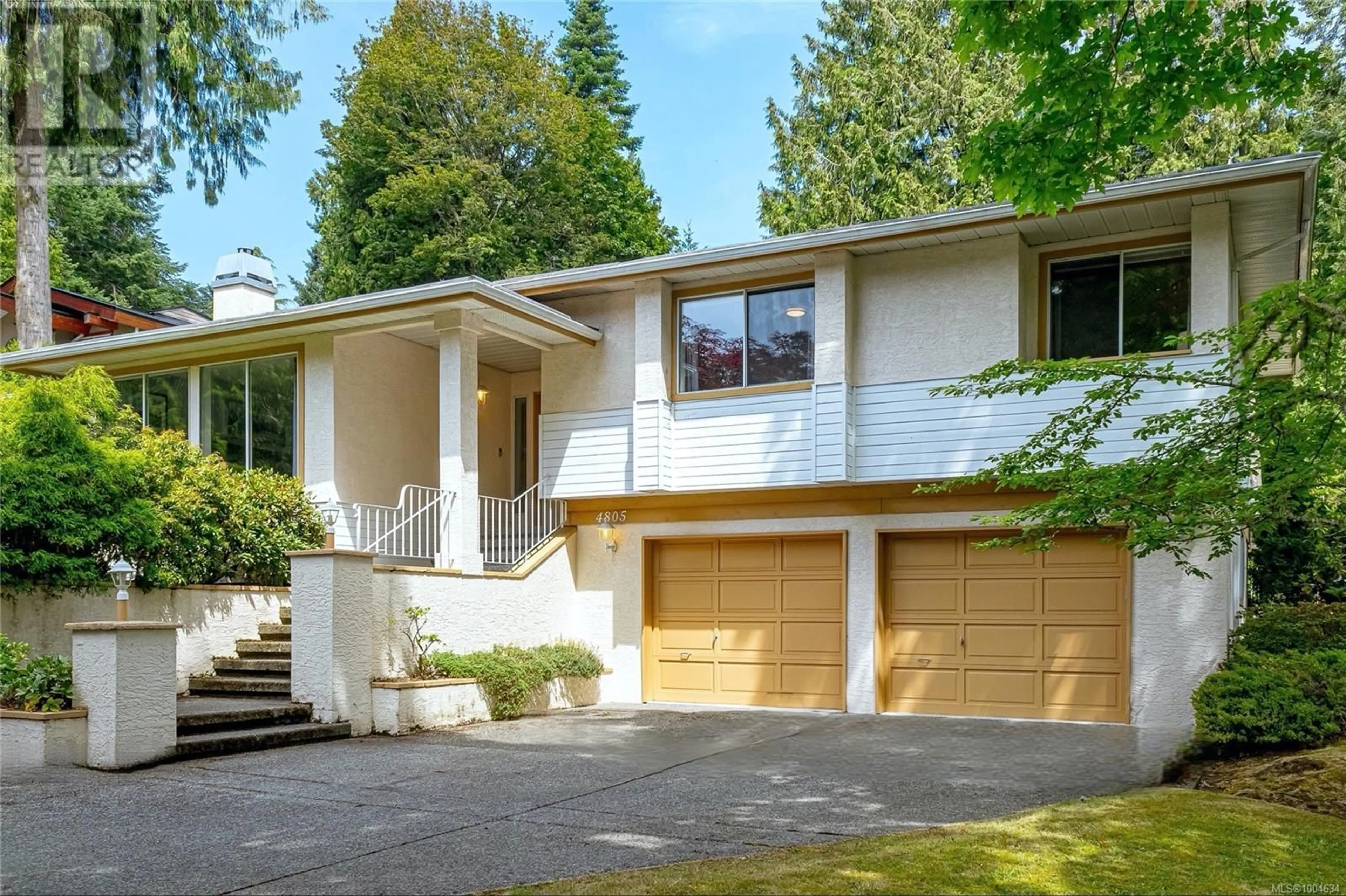 Home with vinyl exterior material, street for 4805 SEA RIDGE DRIVE, Saanich British Columbia V8Y1B6