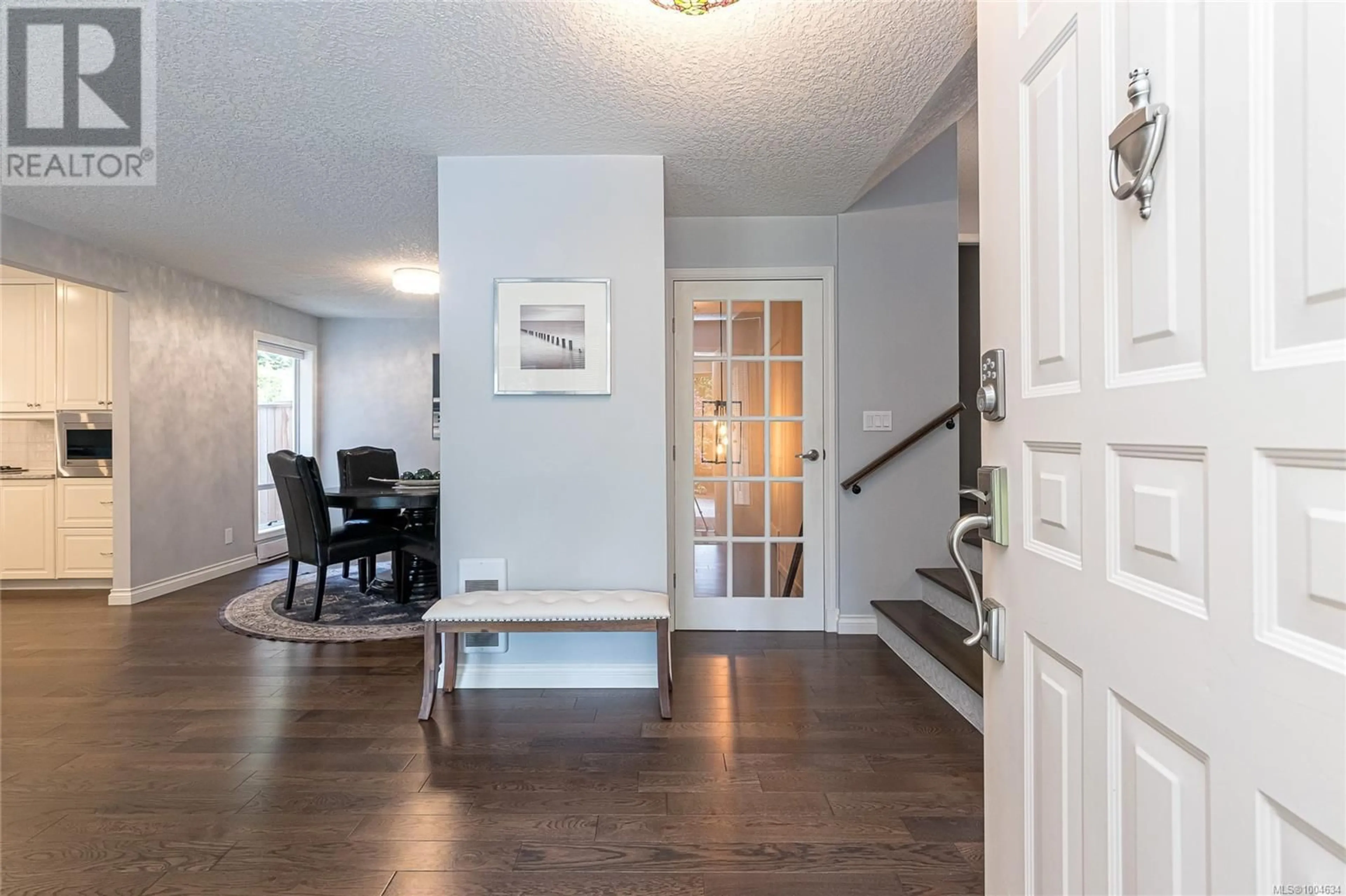 Indoor entryway for 4805 SEA RIDGE DRIVE, Saanich British Columbia V8Y1B6