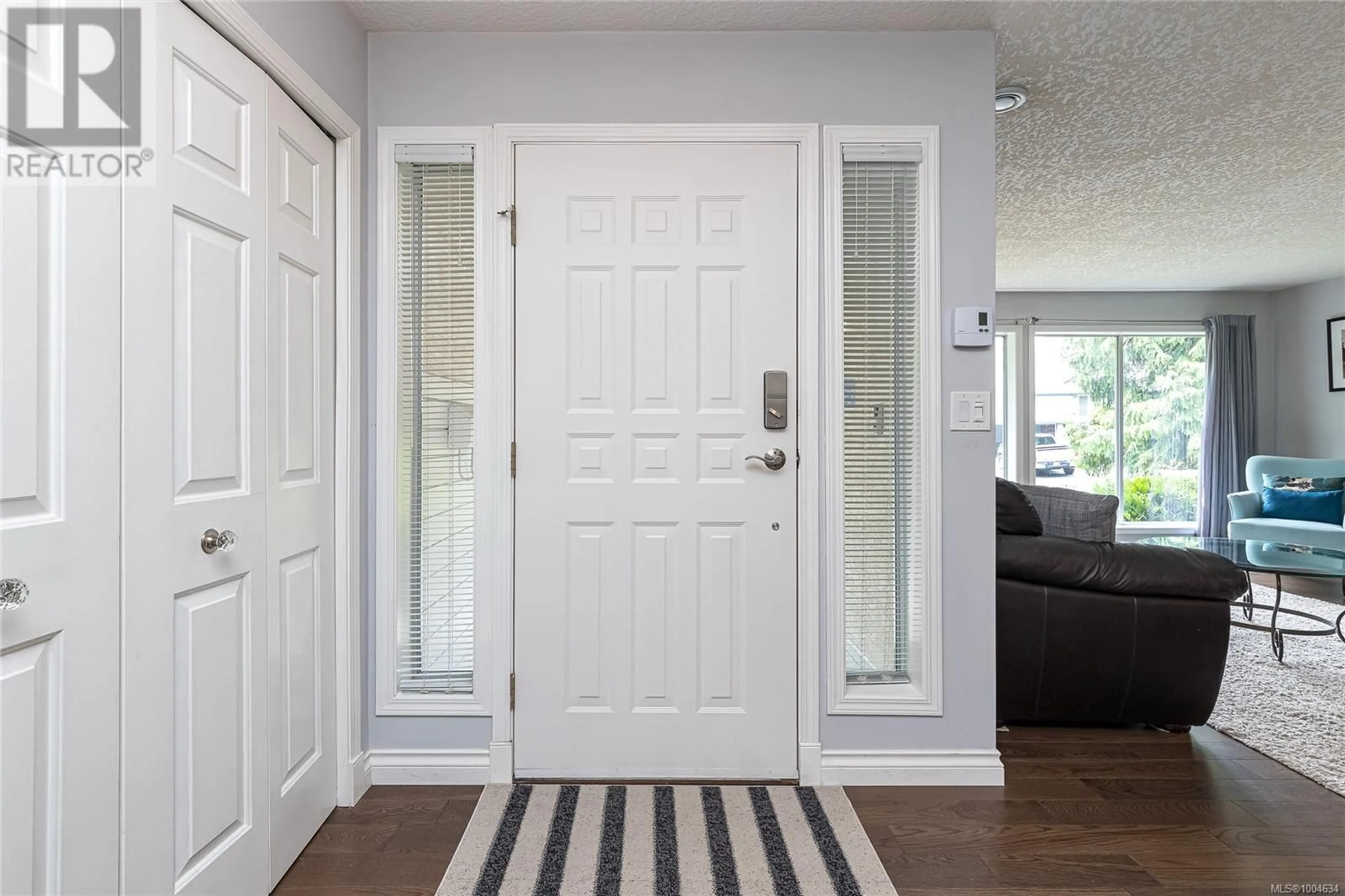 Indoor entryway for 4805 SEA RIDGE DRIVE, Saanich British Columbia V8Y1B6