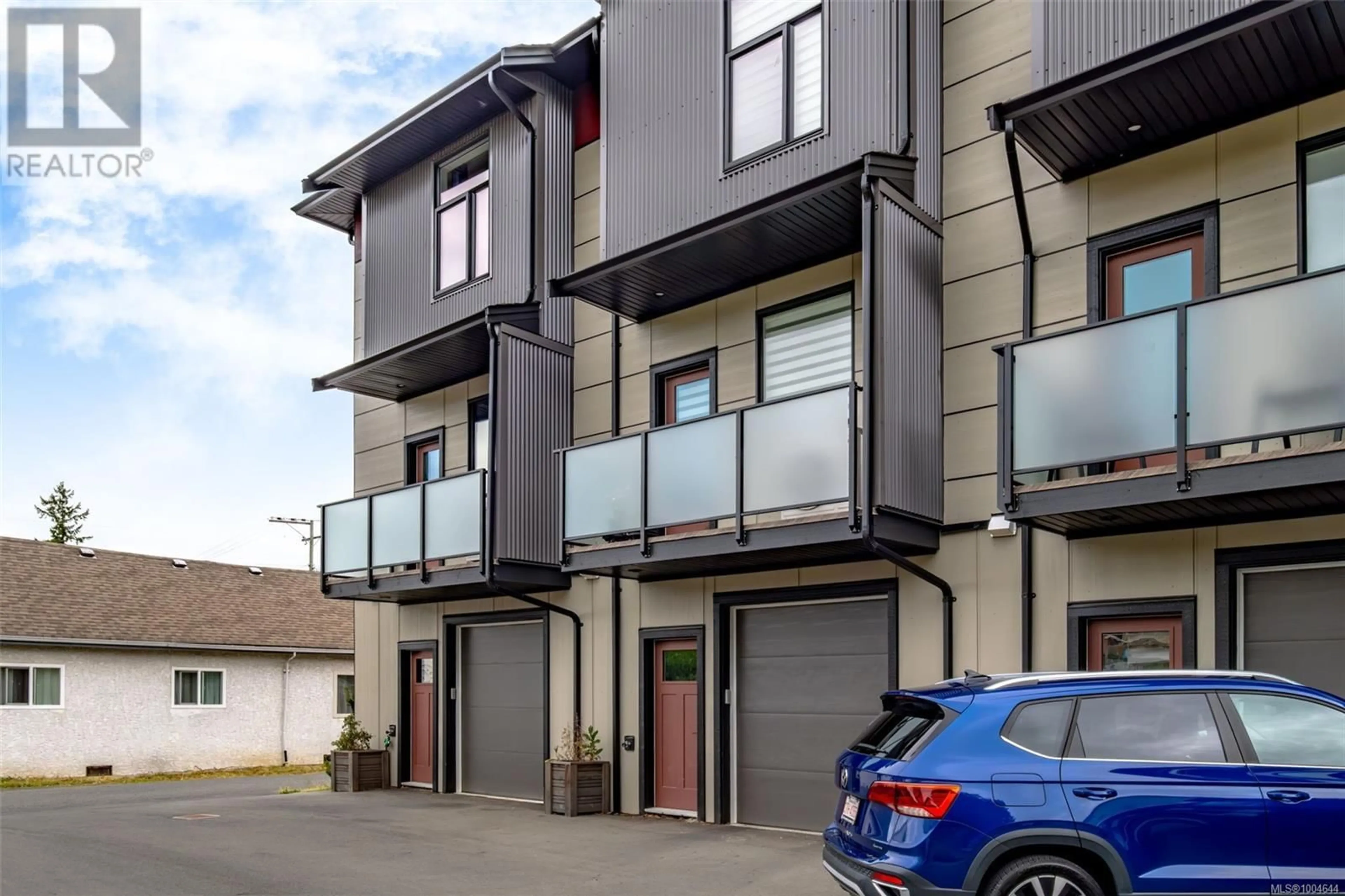 A pic from outside/outdoor area/front of a property/back of a property/a pic from drone, street for 6 - 545 JUBILEE STREET, Duncan British Columbia V9L1X3