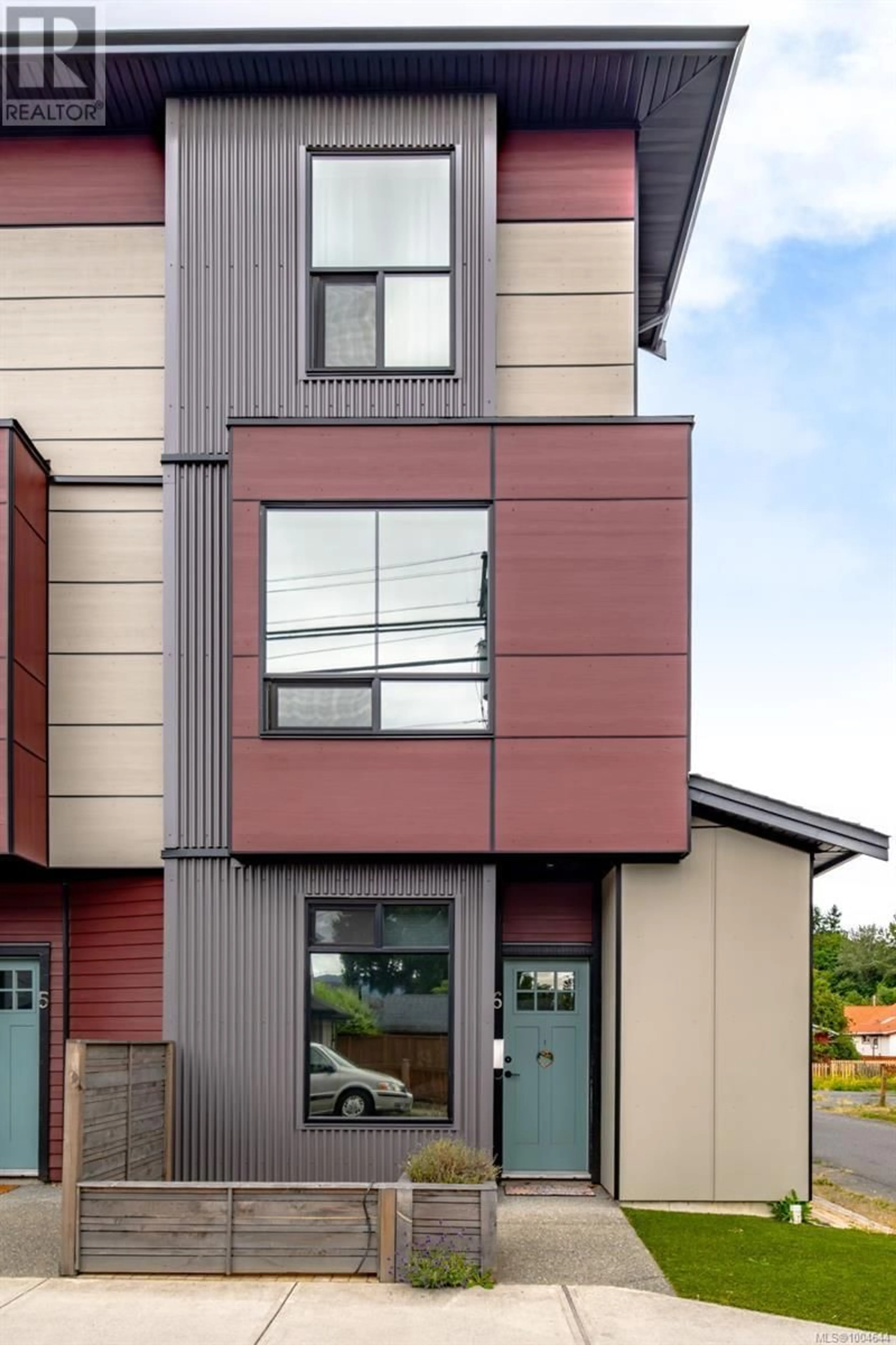 Home with vinyl exterior material, street for 6 - 545 JUBILEE STREET, Duncan British Columbia V9L1X3
