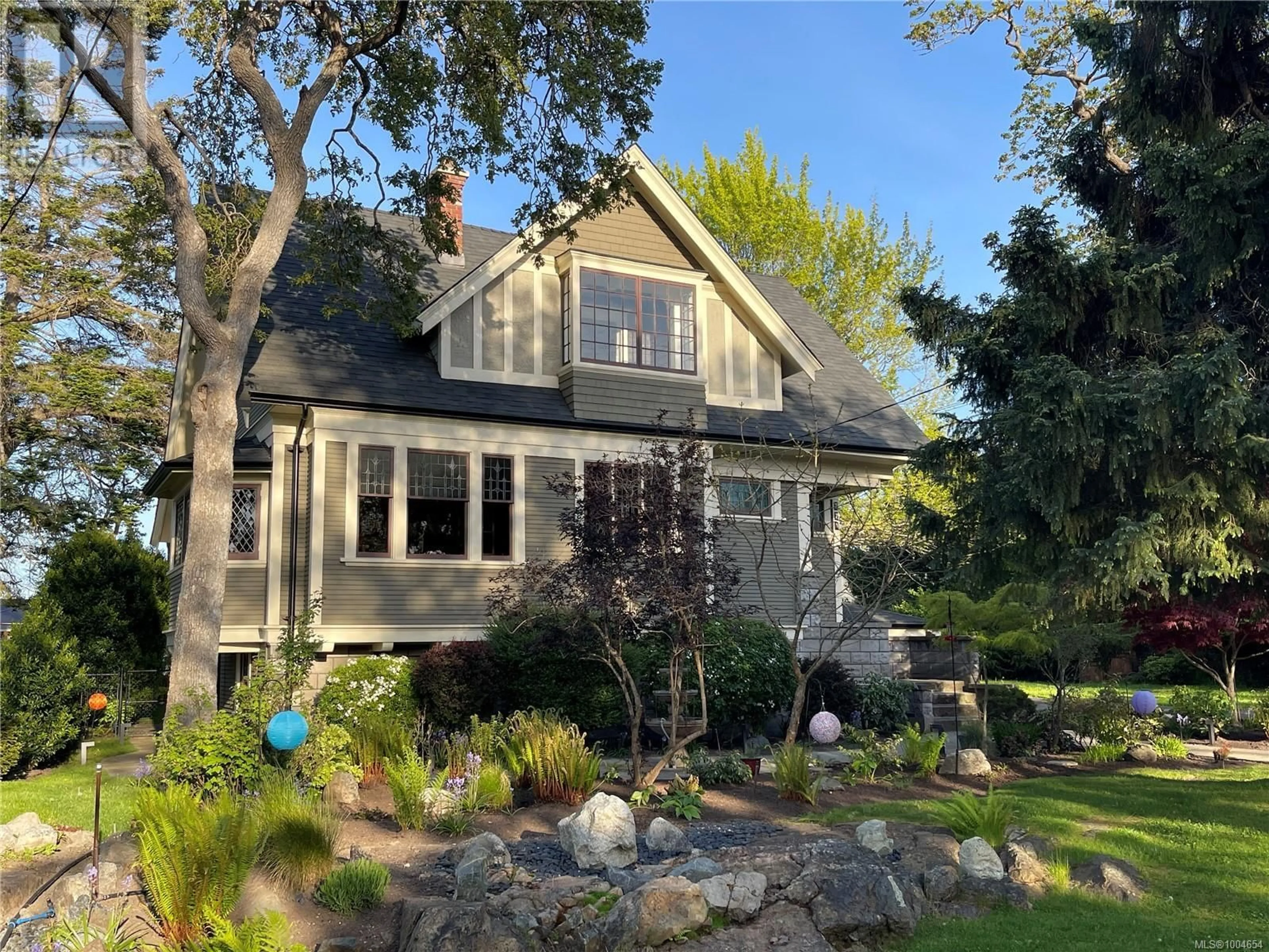 Home with vinyl exterior material, unknown for 773 ISLAND ROAD, Oak Bay British Columbia V8S2T8