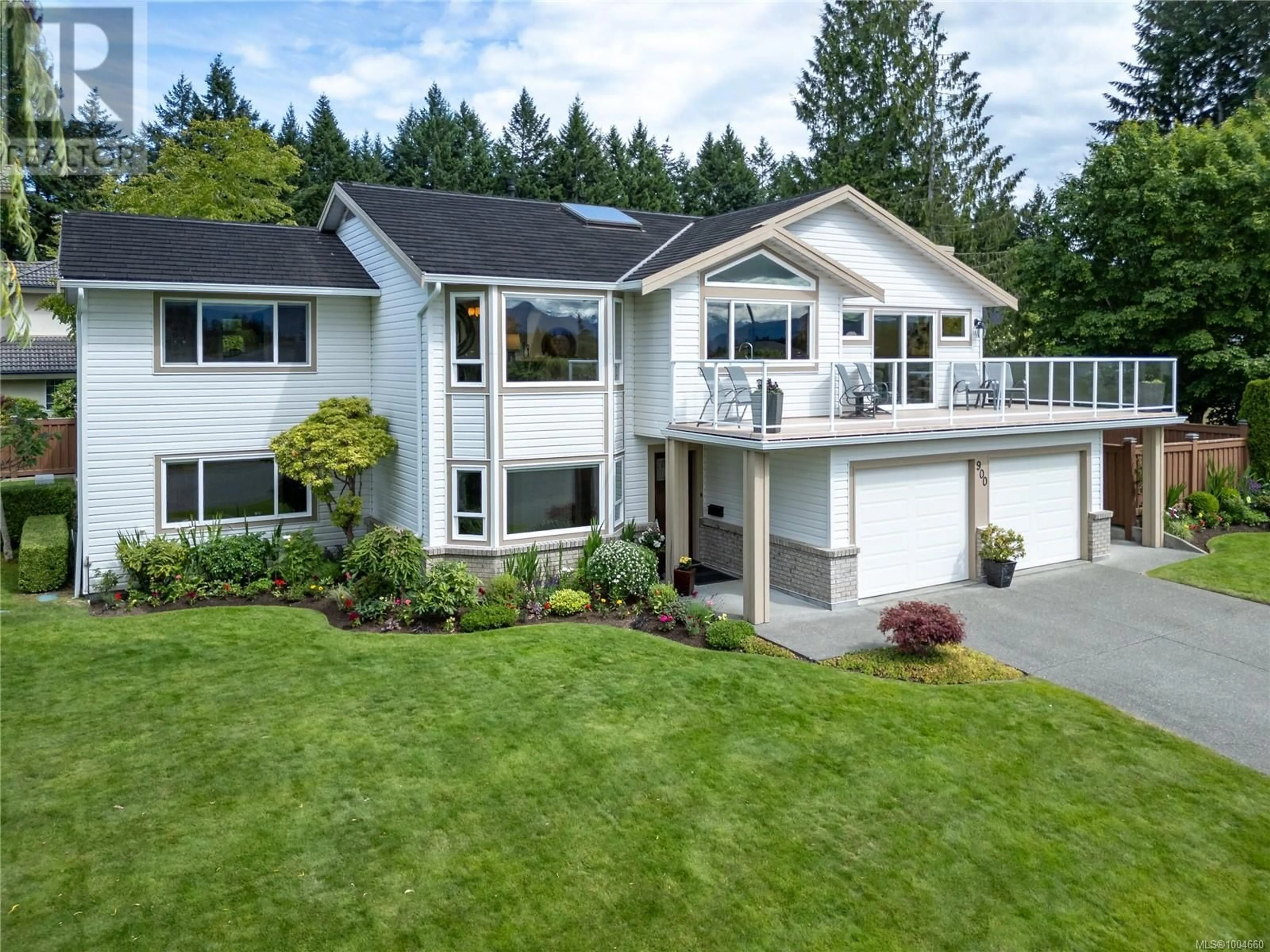 Home with vinyl exterior material, unknown for 900 HIGHWOOD DRIVE, Comox British Columbia V9M3R5