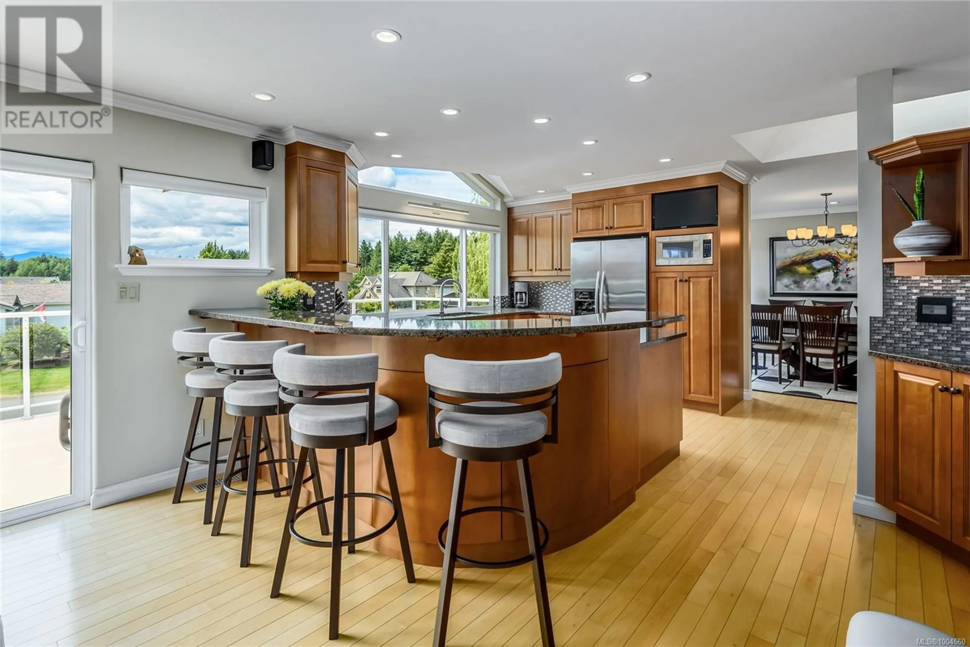 Contemporary kitchen, unknown for 900 HIGHWOOD DRIVE, Comox British Columbia V9M3R5