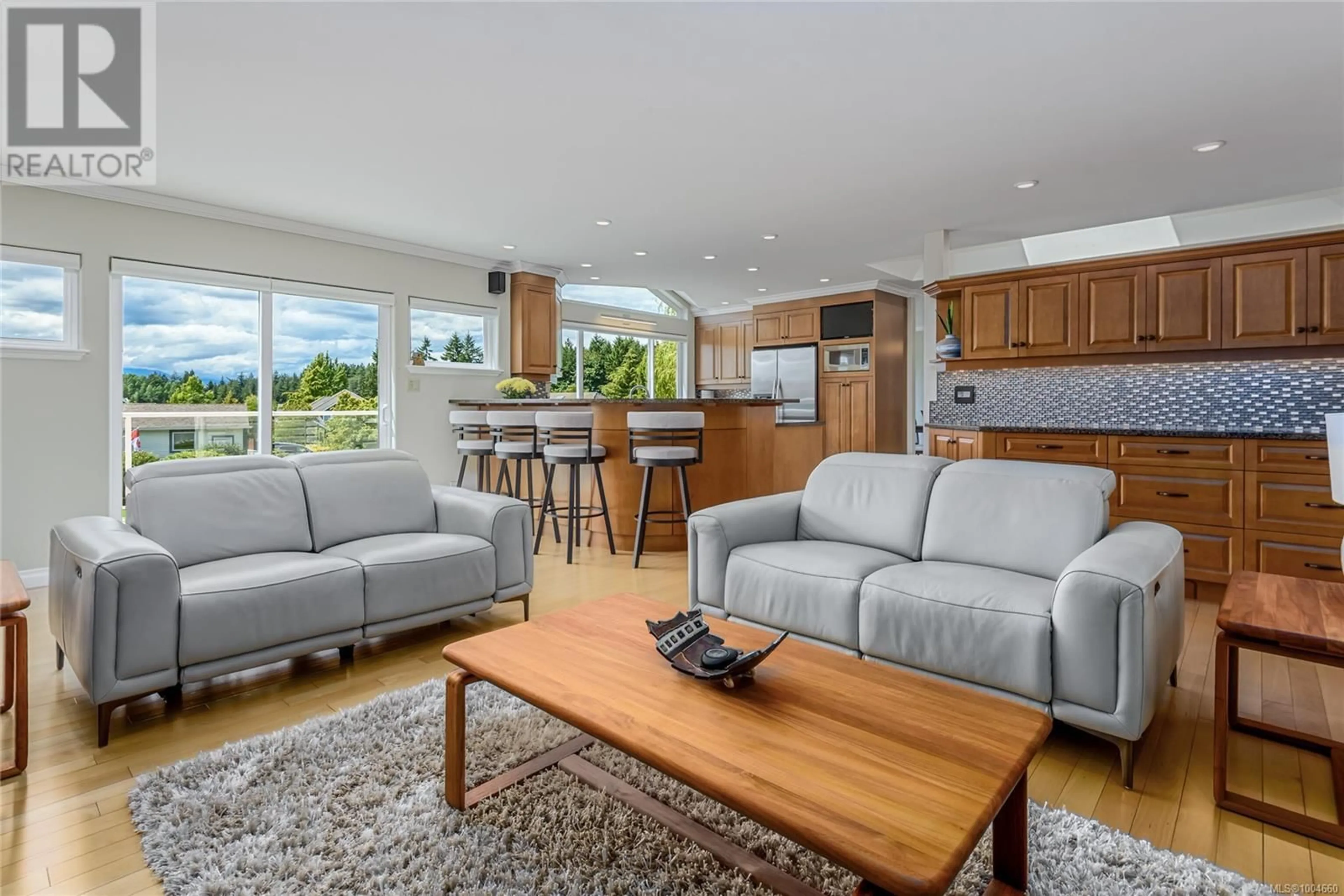Living room with furniture, unknown for 900 HIGHWOOD DRIVE, Comox British Columbia V9M3R5