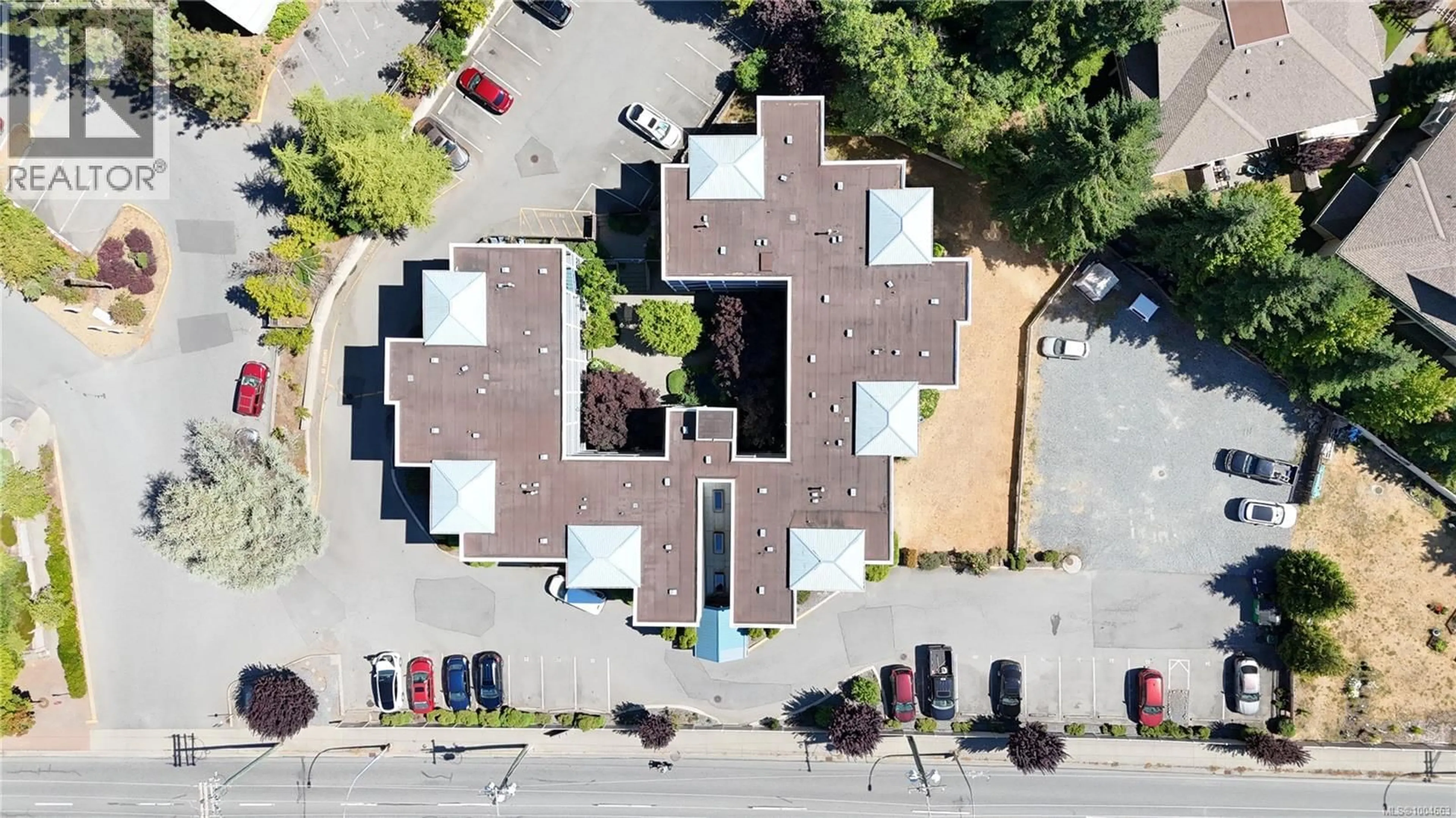A pic from outside/outdoor area/front of a property/back of a property/a pic from drone, street for 302 - 4700 UPLANDS DRIVE, Nanaimo British Columbia V9T5V1