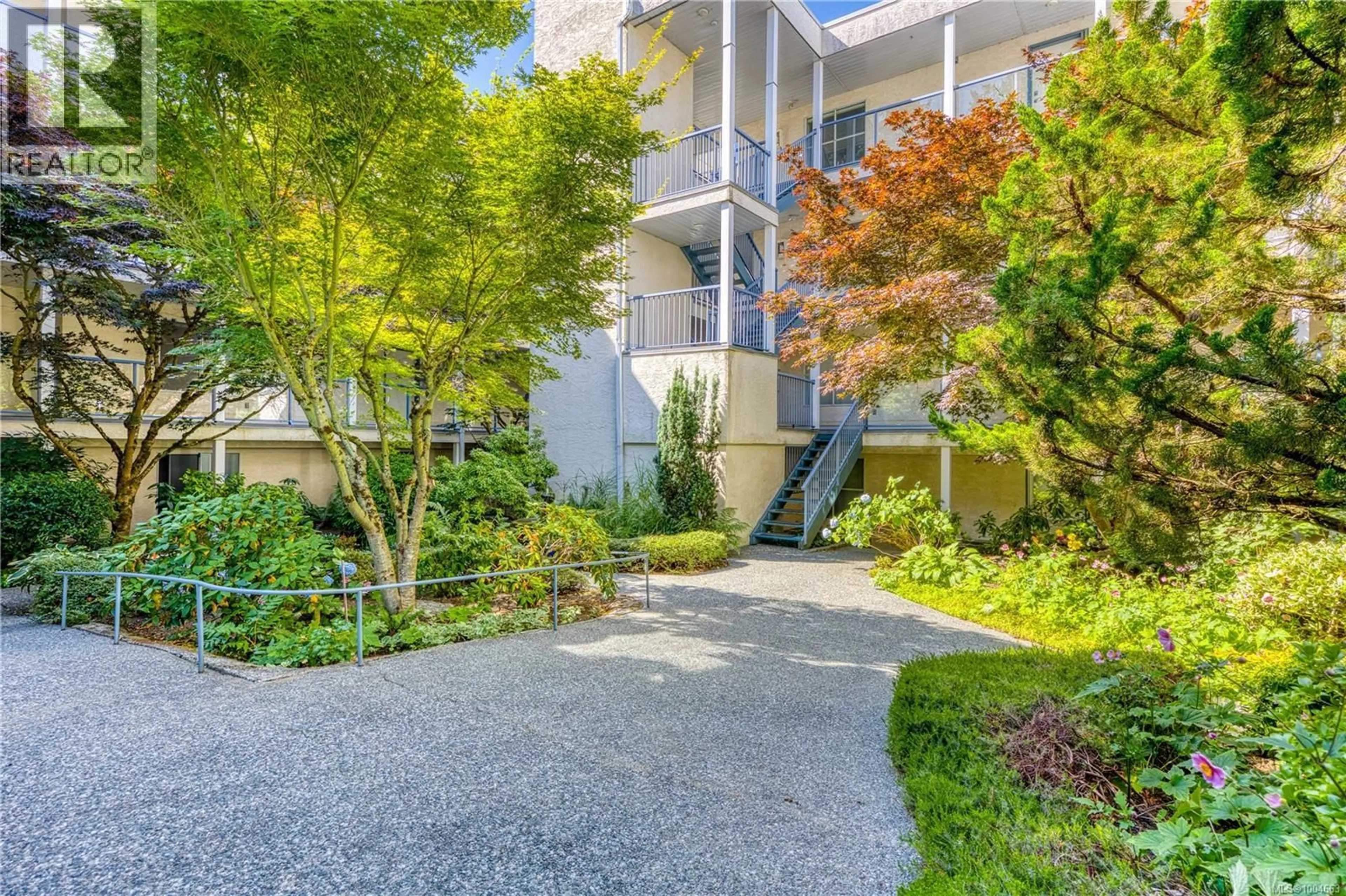 Patio, street for 302 - 4700 UPLANDS DRIVE, Nanaimo British Columbia V9T5V1