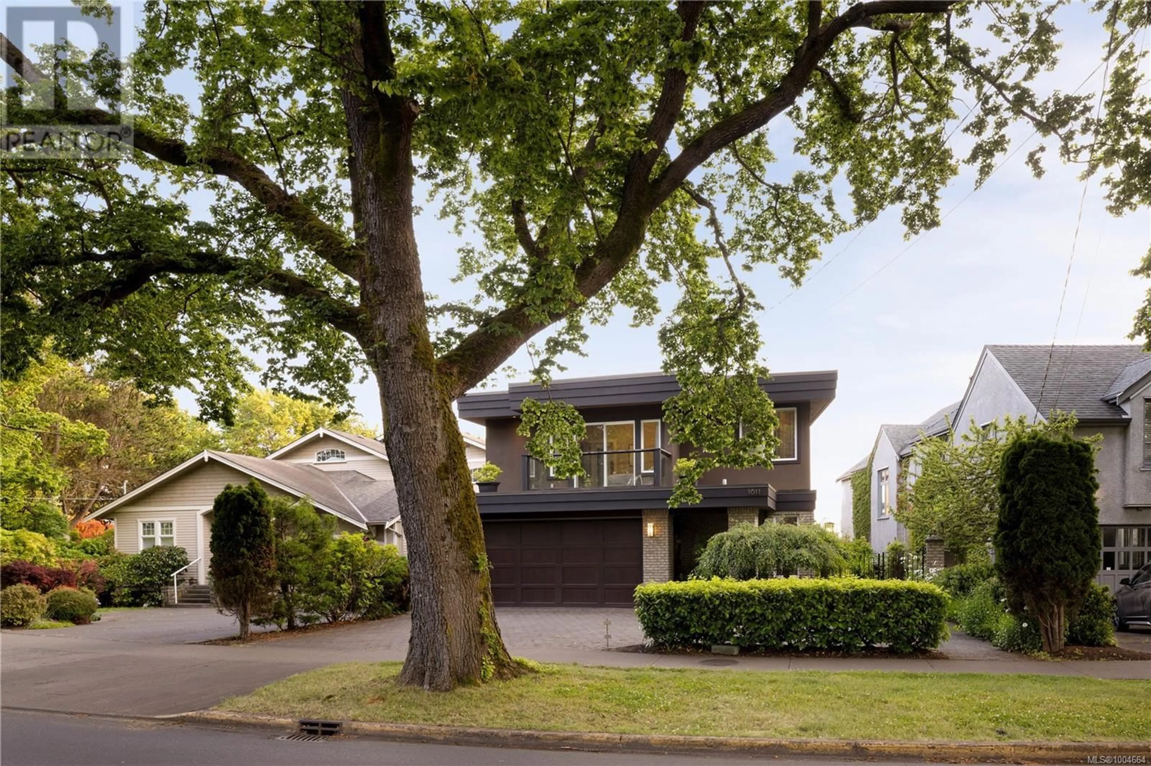 Home with brick exterior material, street for 1611 HOLLYWOOD CRESCENT, Victoria British Columbia V8S1H8