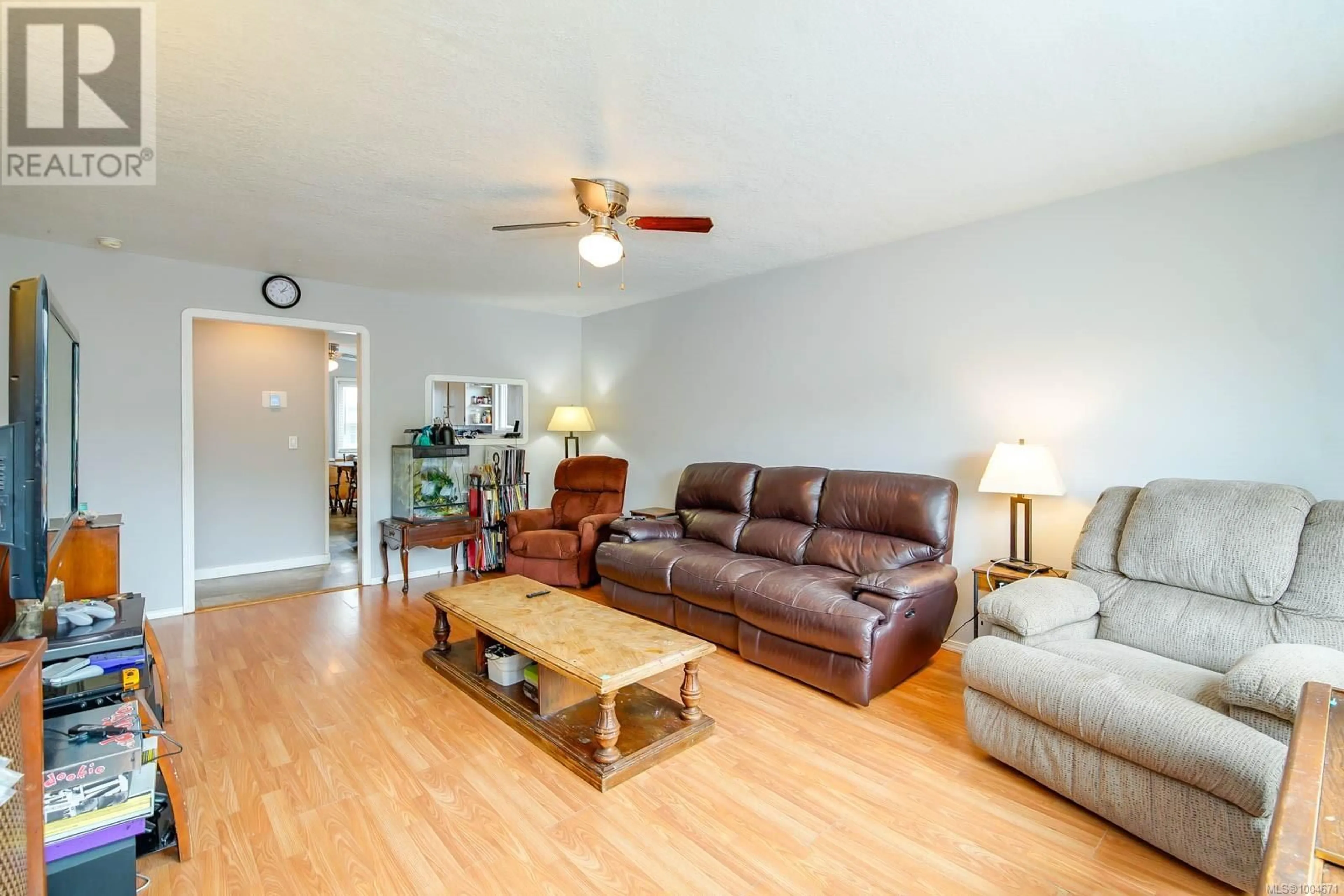 Living room with furniture, wood/laminate floor for 3638 14TH AVENUE, Port Alberni British Columbia V9Y5B7