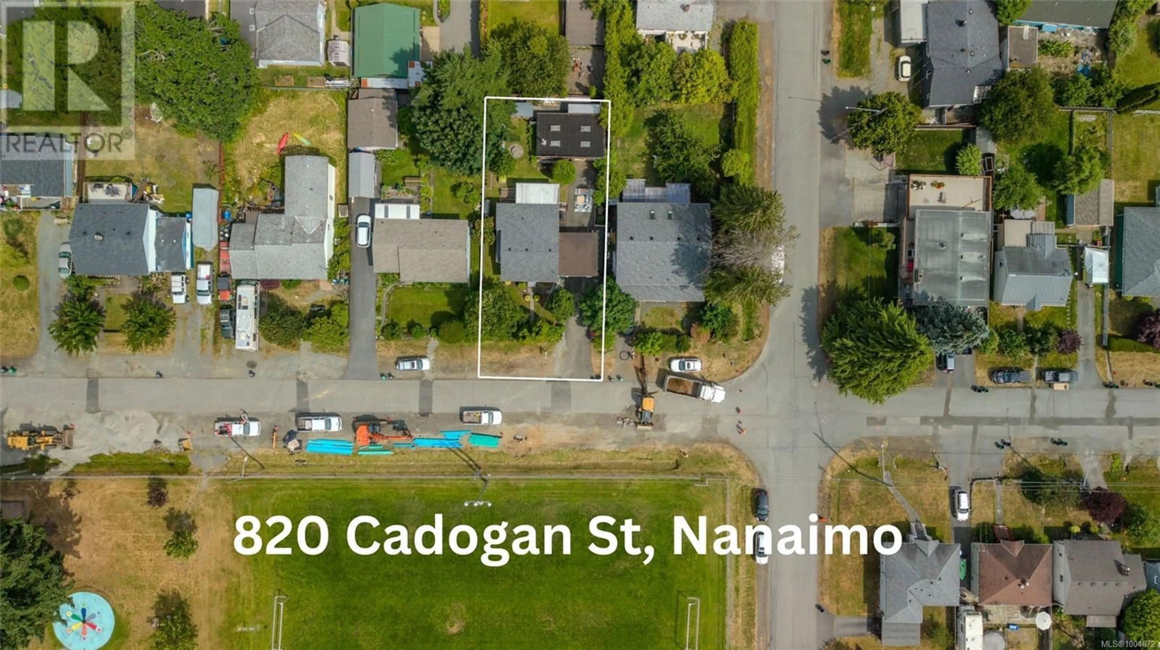 A pic from outside/outdoor area/front of a property/back of a property/a pic from drone, street for 820 CADOGAN STREET, Nanaimo British Columbia V9S1V1